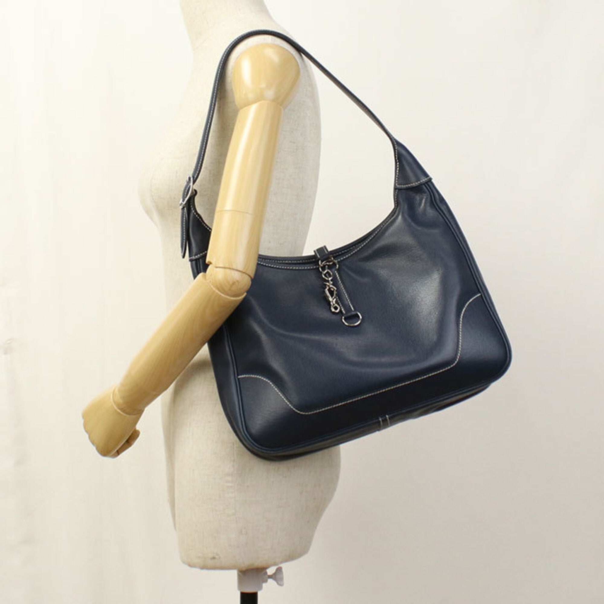 Hermes Navy Shoulder Bag (Pre-Owned)