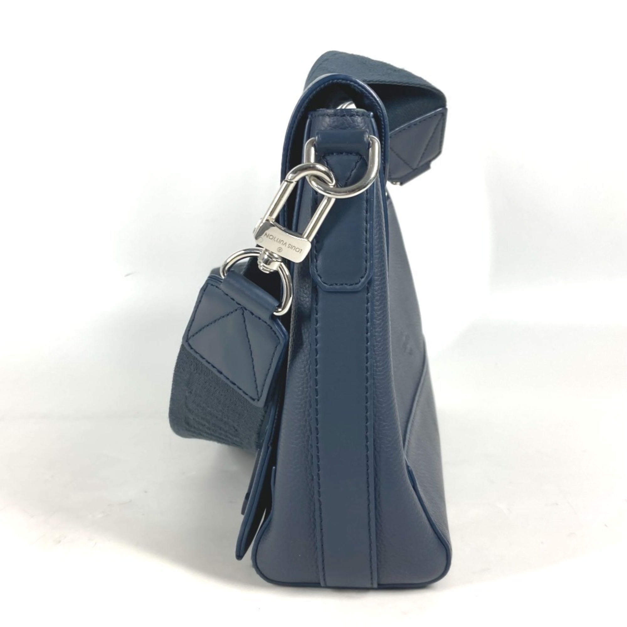 Louis Vuitton Navy Leather Shoulder Bag (Pre-Owned)