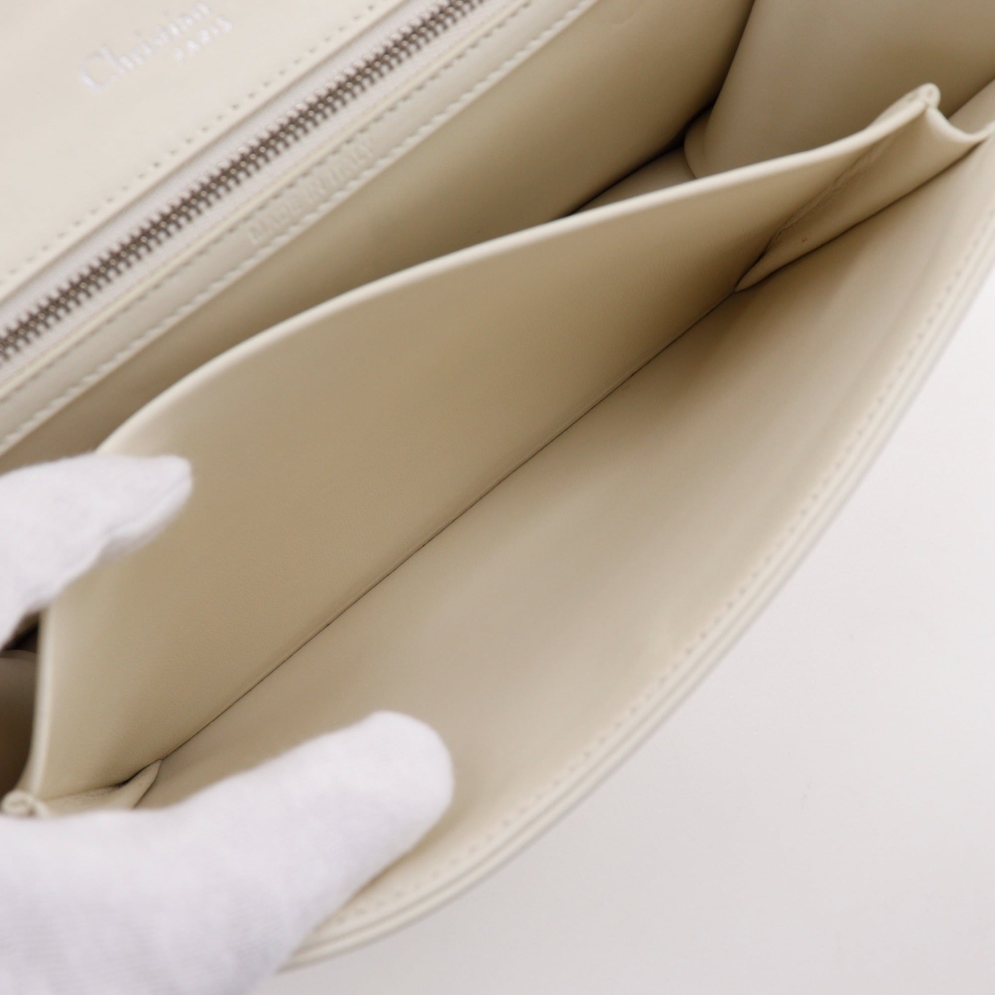 Christian Dior White Leather Shoulder Bag (Pre-Owned)