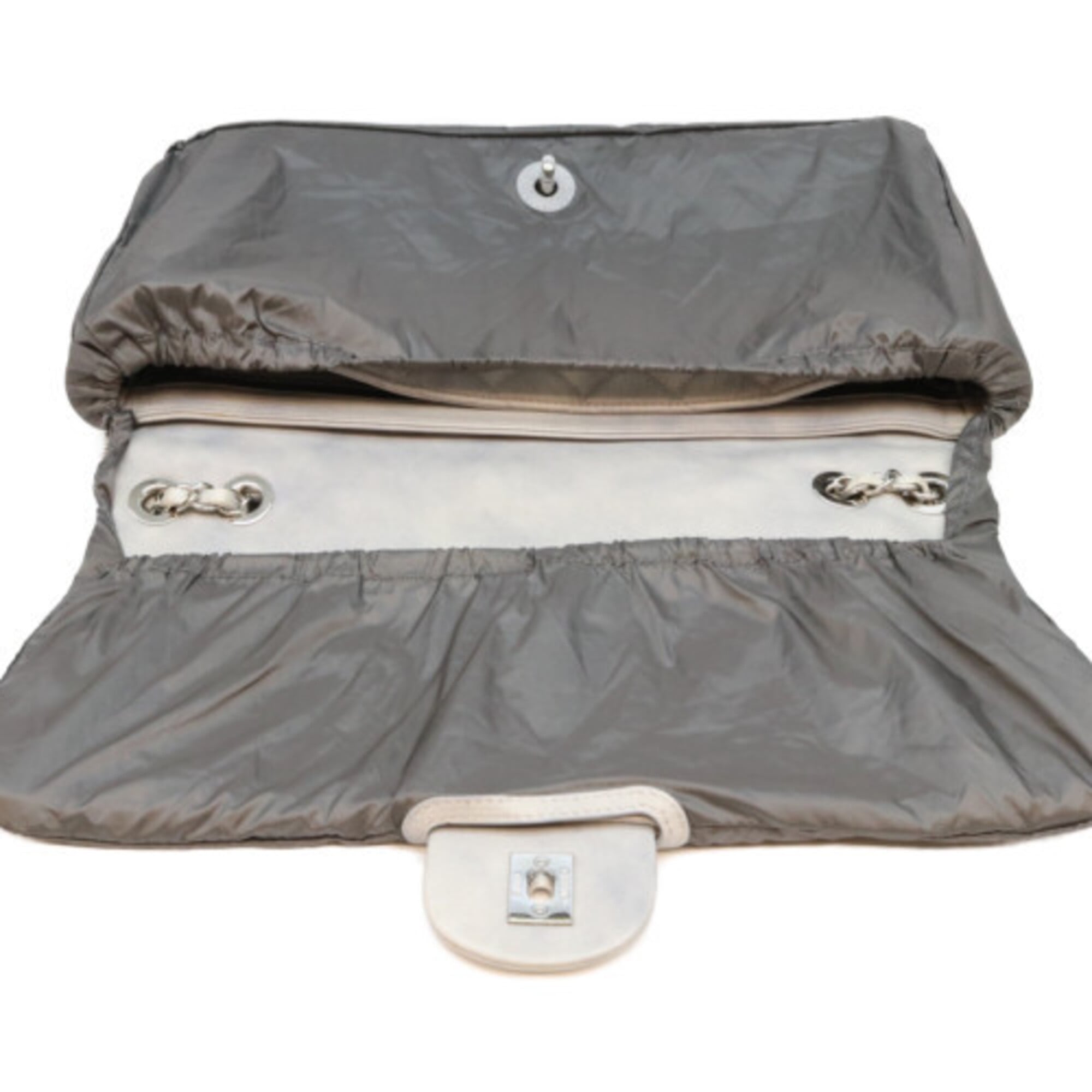Chanel Gray Leather Shoulder Bag (Pre-Owned)