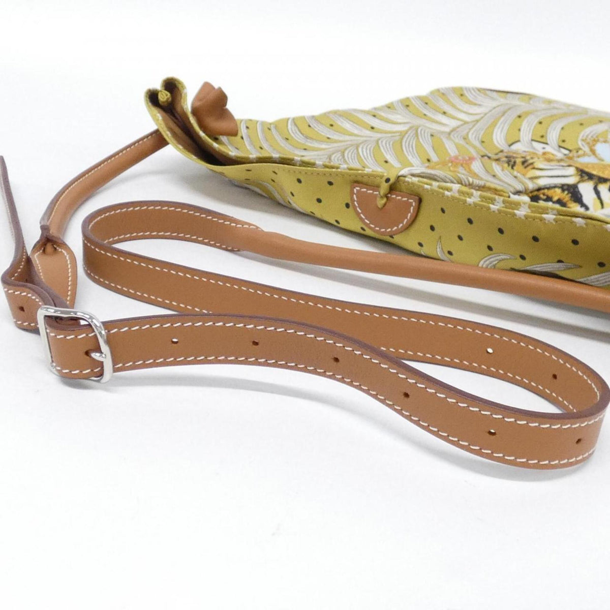 Hermes Beige Silk Swift Leather Shoulder Bag (Pre-Owned)