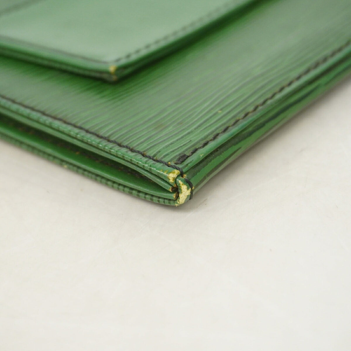 Louis Vuitton Borneo Green Clutch Bag (Pre-Owned)