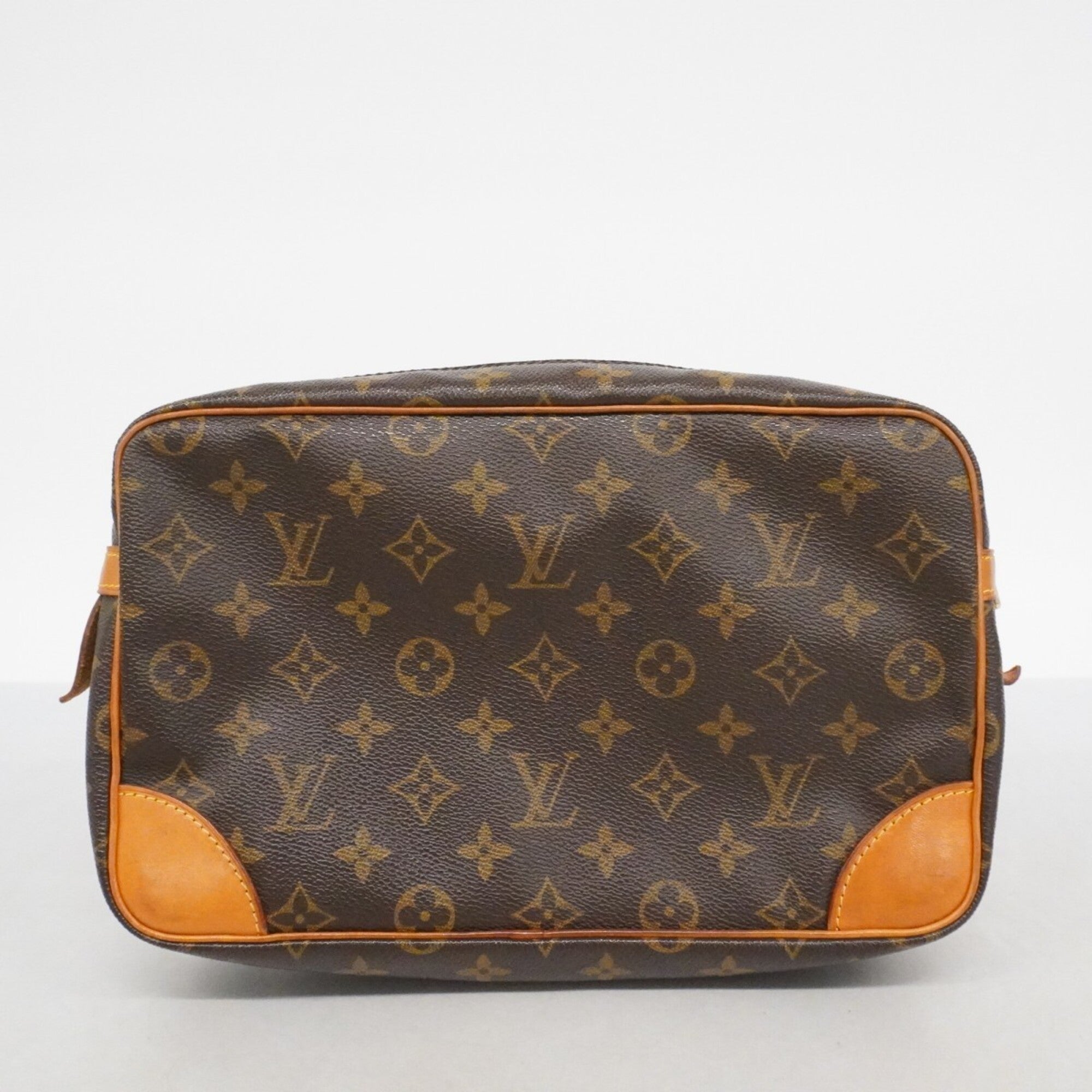 Louis Vuitton Brown Clutch Bag (Pre-Owned)