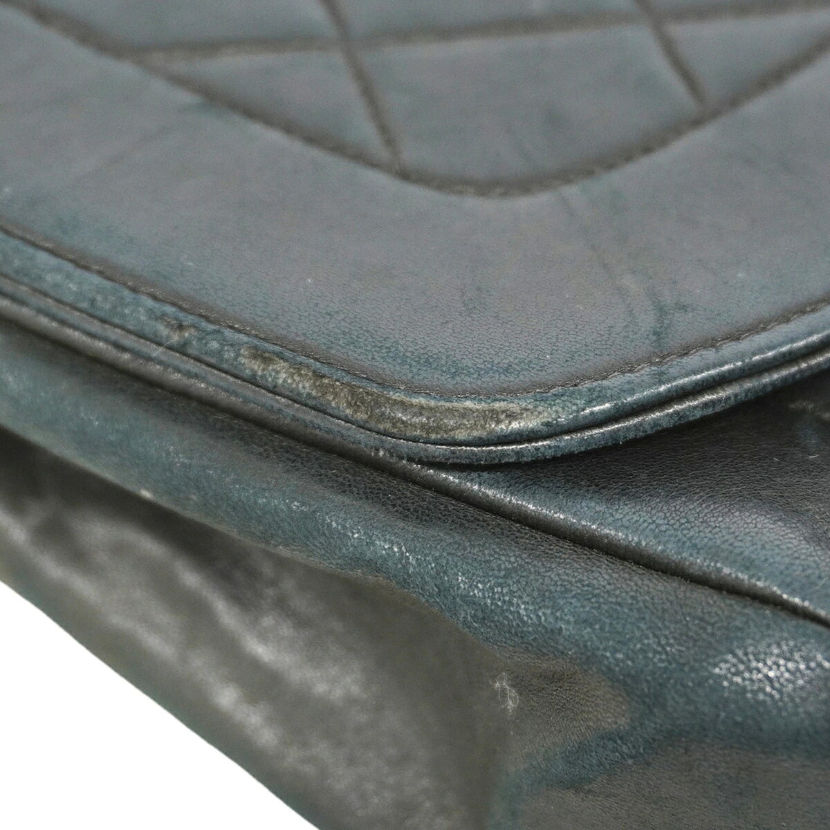 Chanel Black Leather Shoulder Bag (Pre-Owned)
