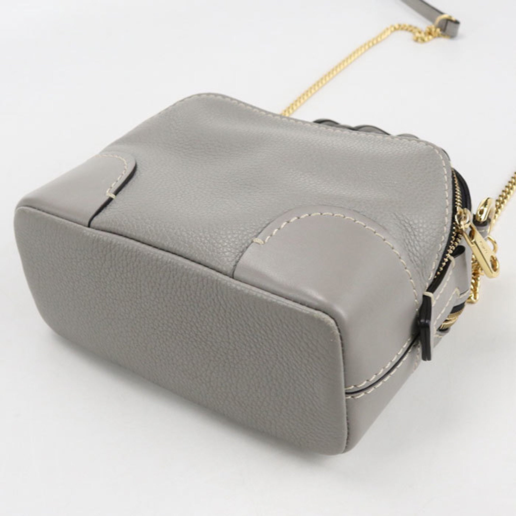 Chloé Gray Leather Handbag (Pre-Owned)