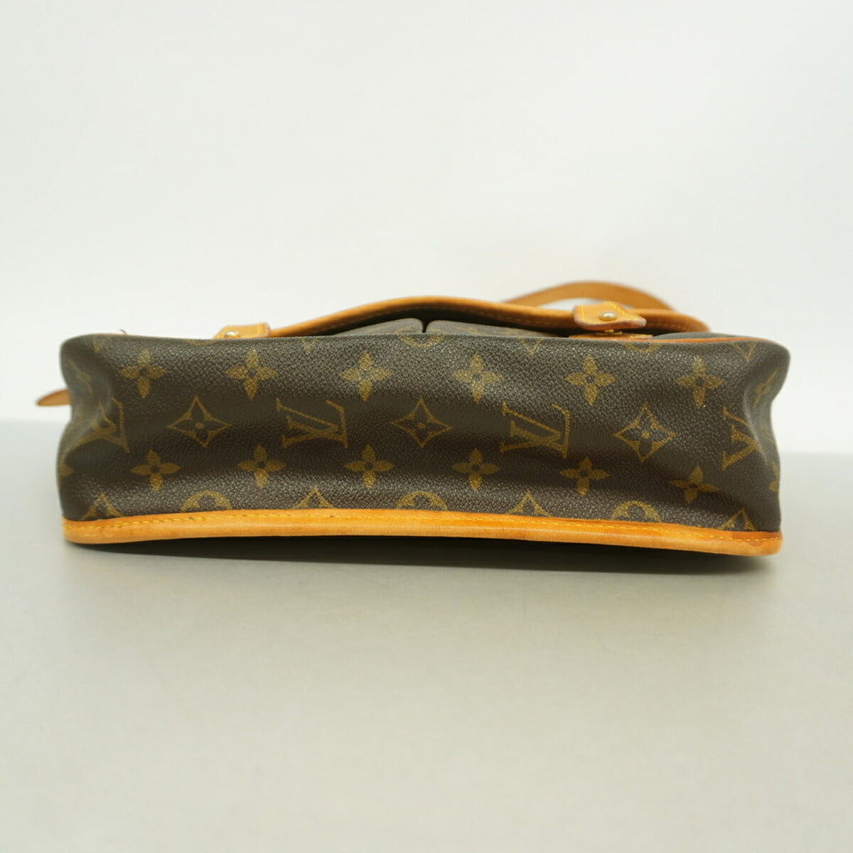 Louis Vuitton Brown Shoulder Bag (Pre-Owned)