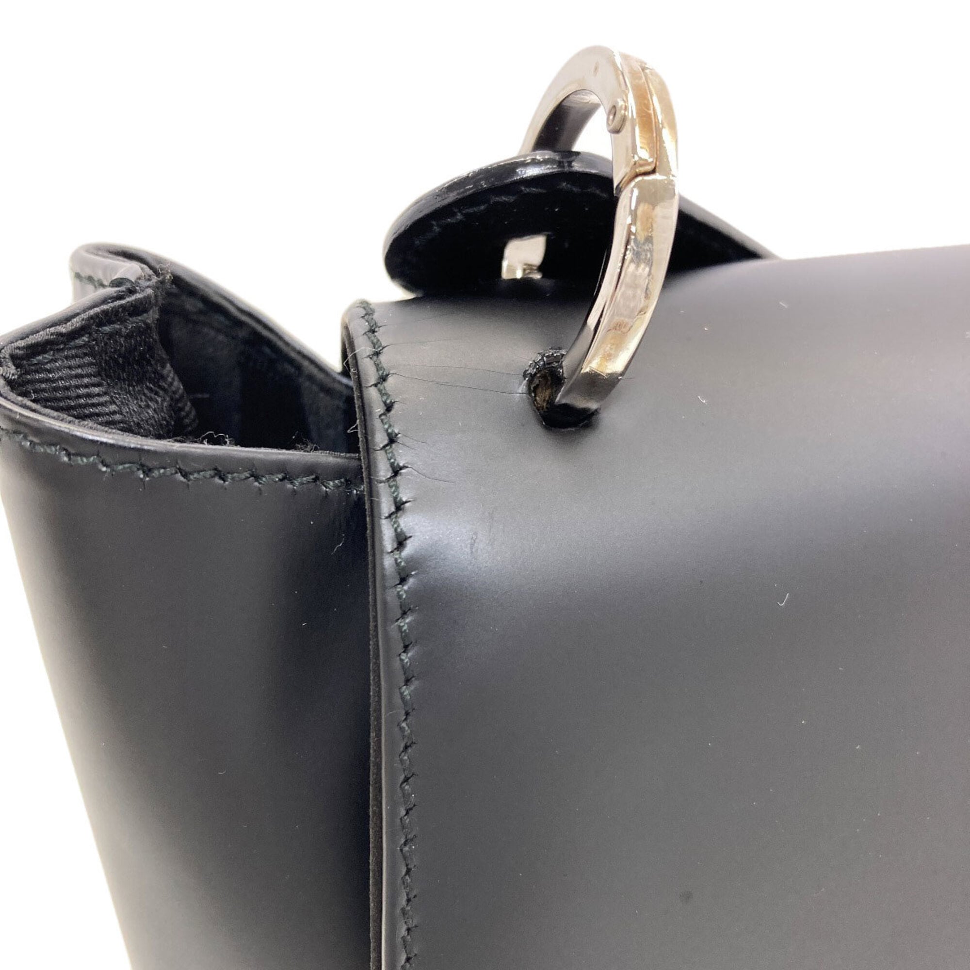 Salvatore Ferragamo Black Leather Shoulder Bag (Pre-Owned)
