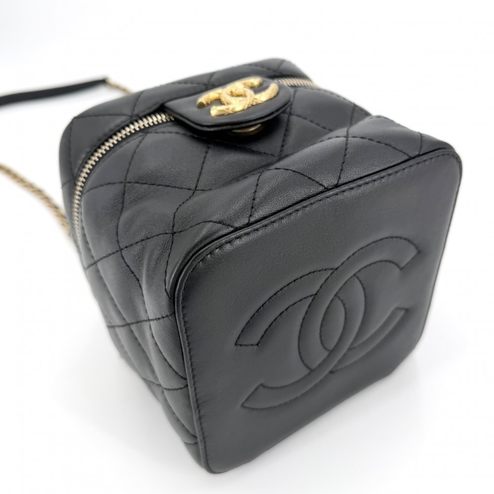 Chanel Matelasse Black Leather Handbag Shoulder Bag Vanity Bag (Pre-Owned)