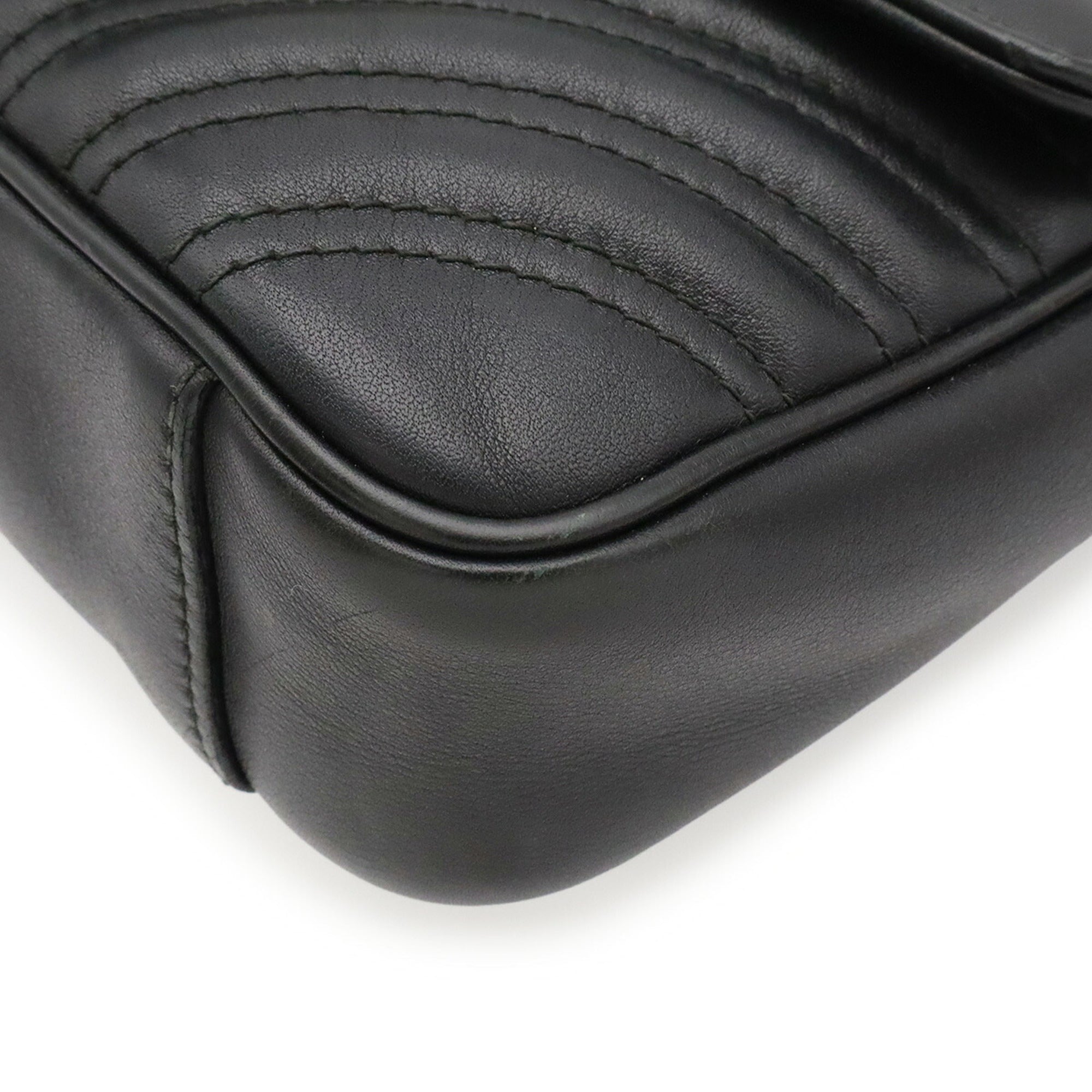 Gucci Gg Marmont Black Leather Pochette Shoulder Bag (Pre-Owned)