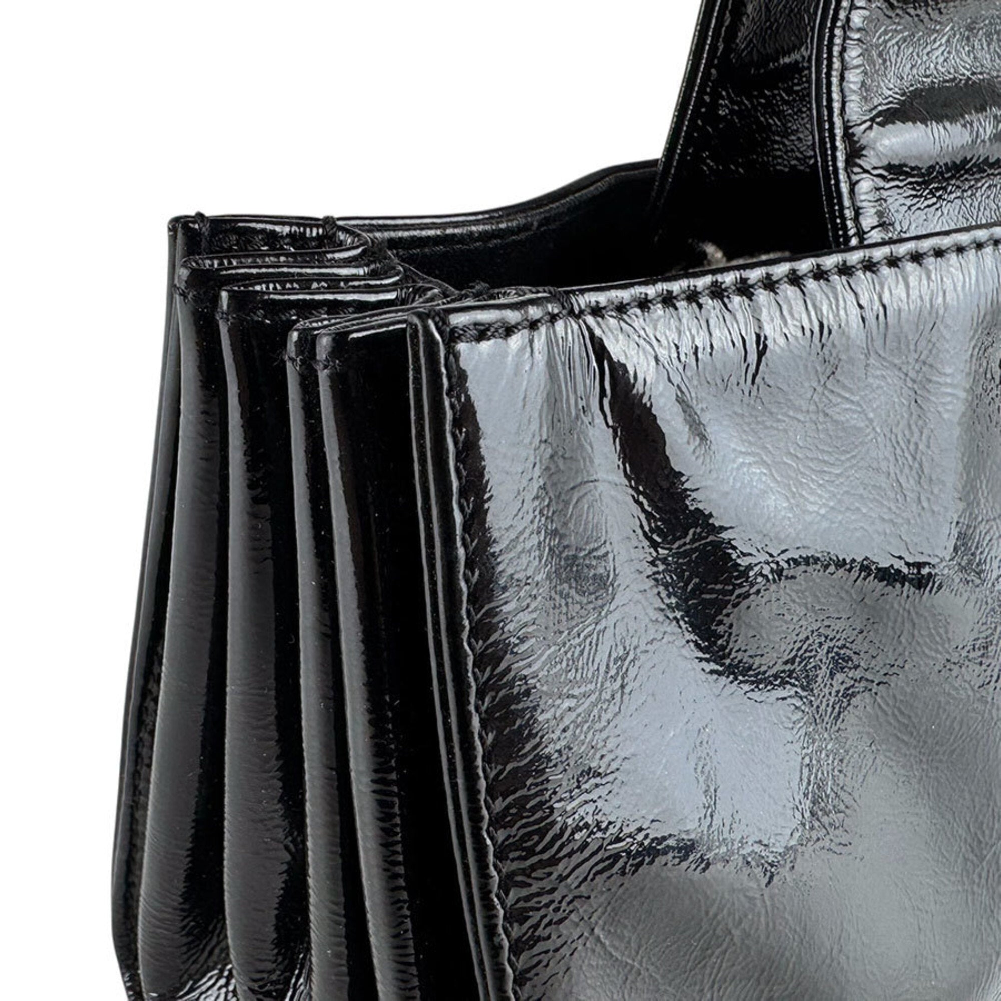 Chanel Black Patent Leather Handbag (Pre-Owned)