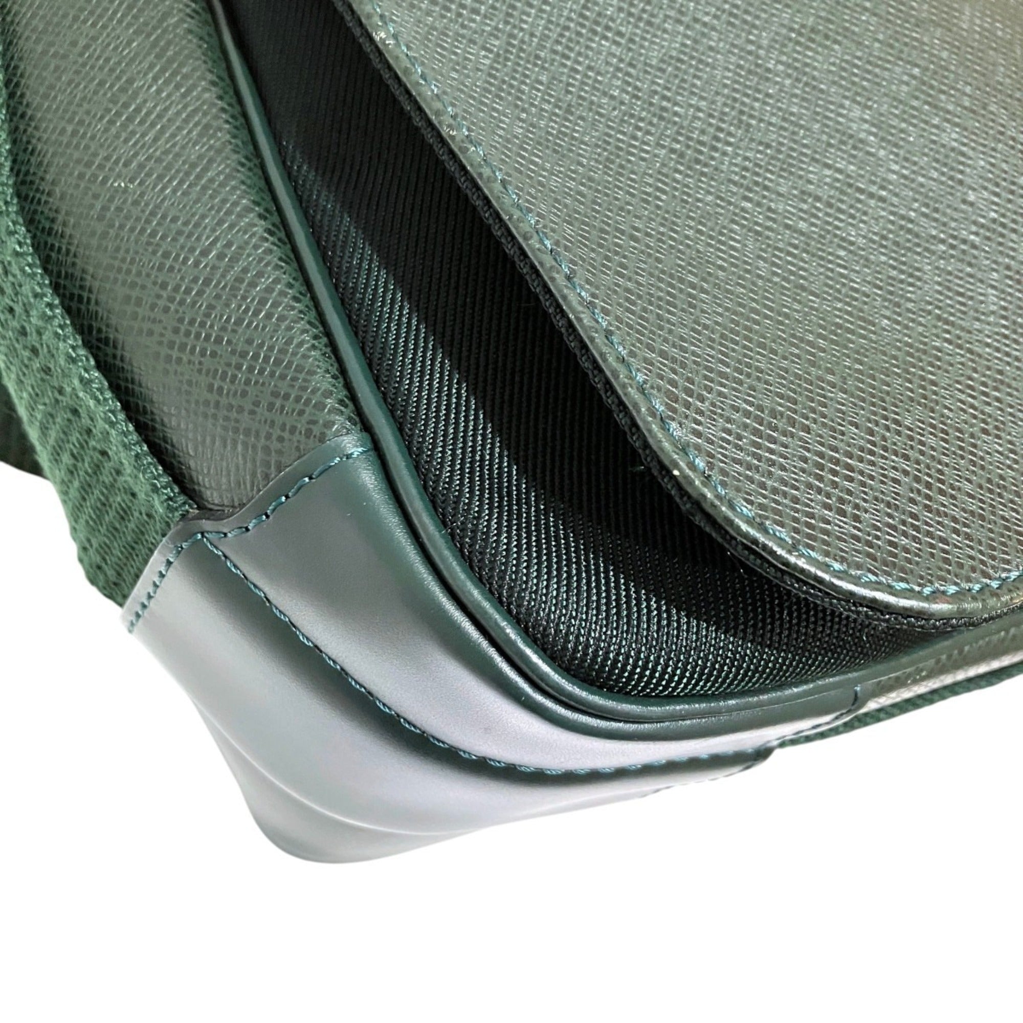 Louis Vuitton Taiga Episea Leather Shoulder Bag (Pre-Owned)