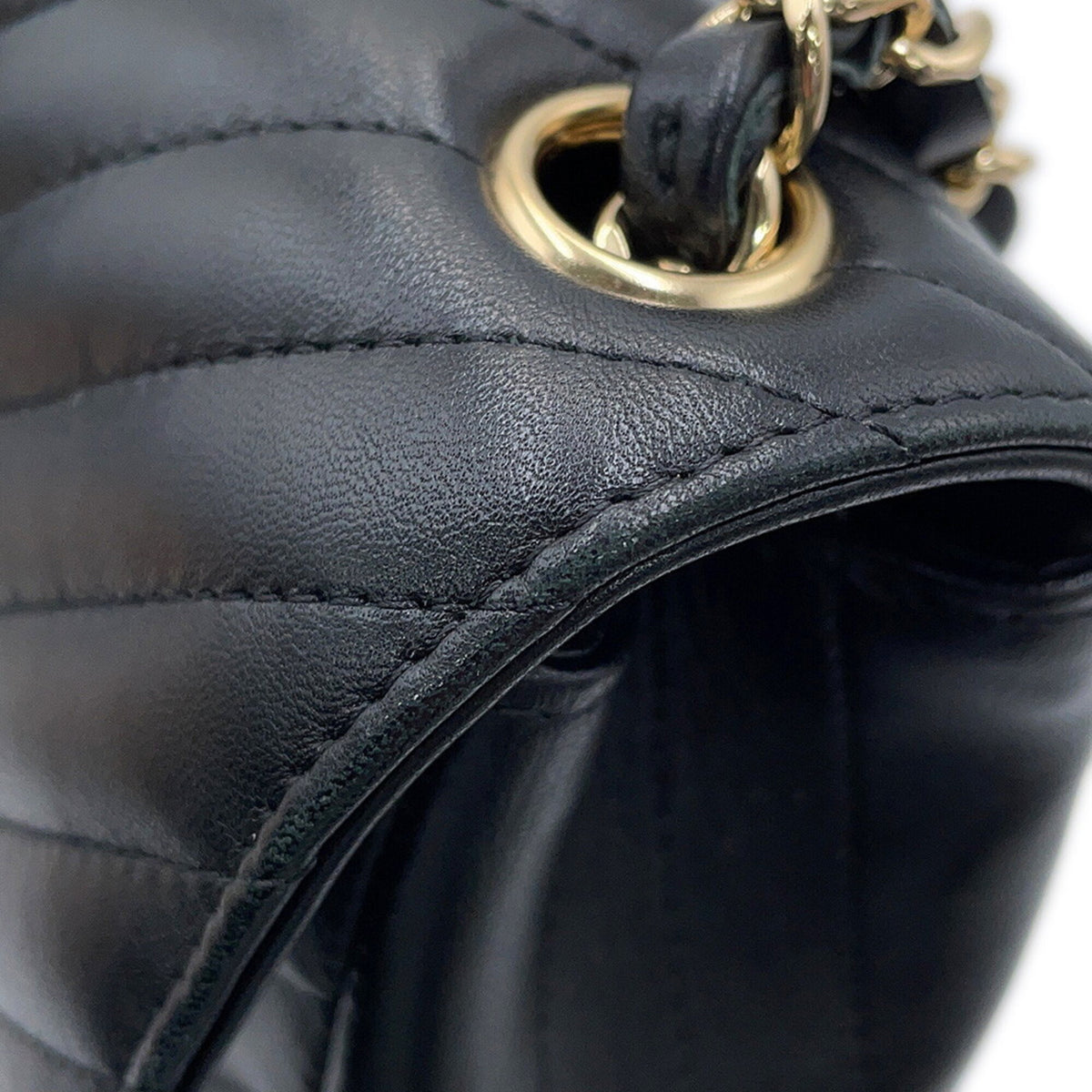 Chanel Black Leather Handbag Shoulder Bag (Pre-Owned)