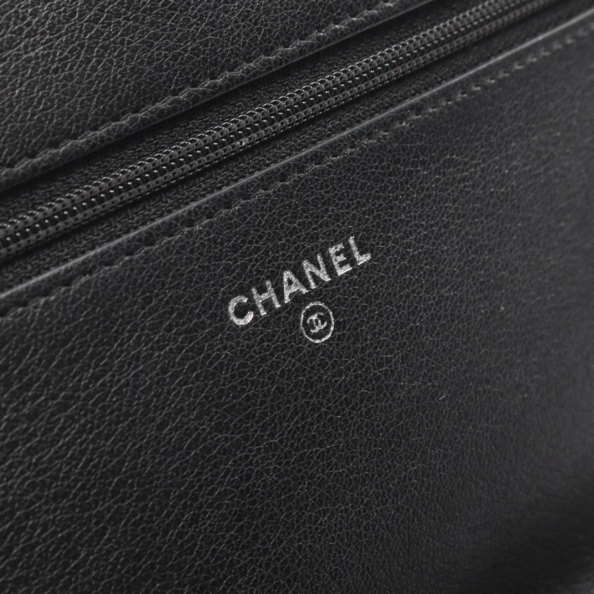 Chanel Black Leather Handbag Shoulder Bag (Pre-Owned)
