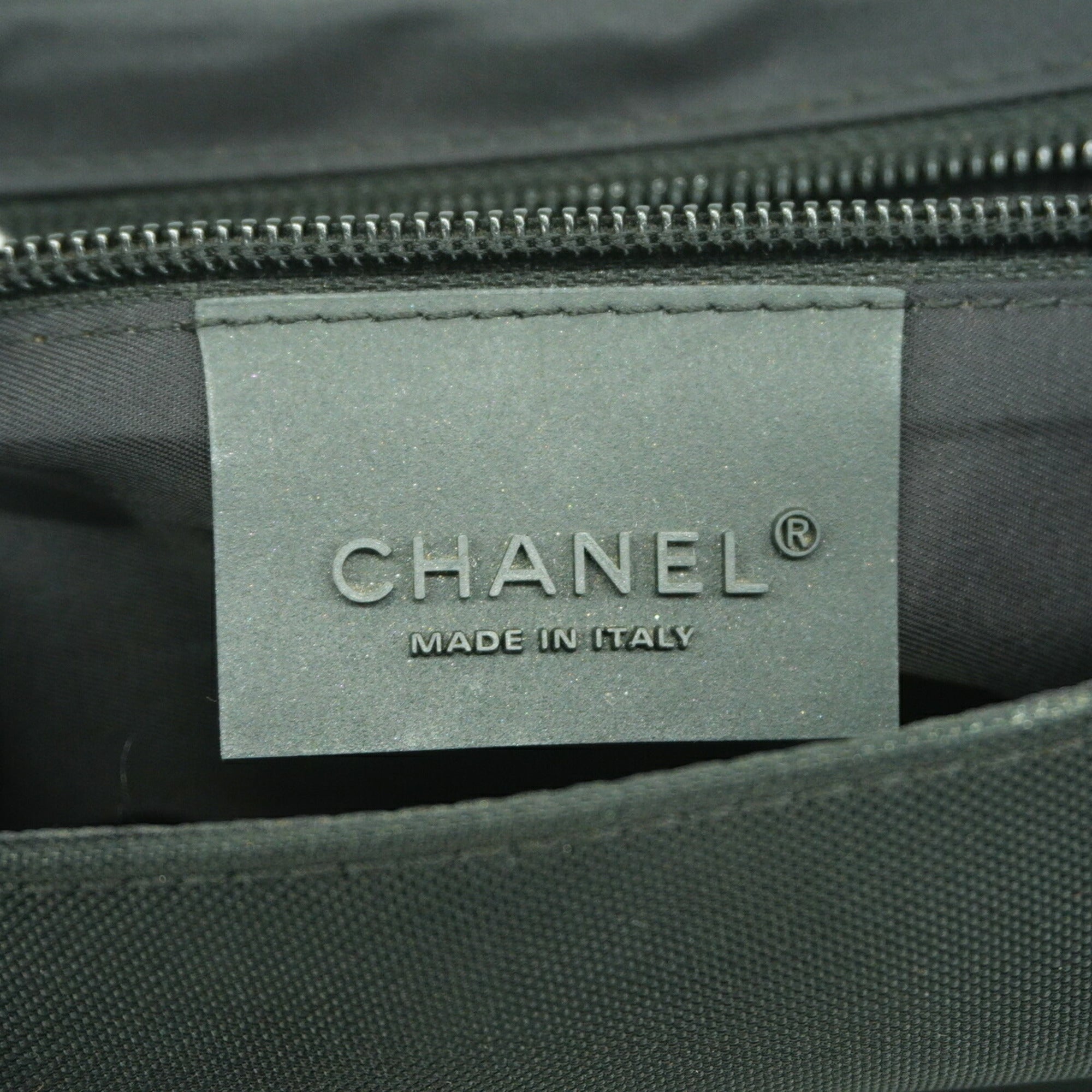 Chanel Black Leather Felt Handbag (Pre-Owned)