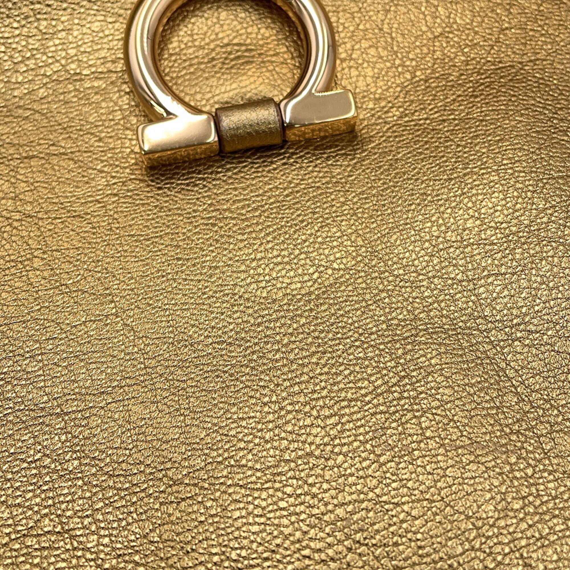 Salvatore Ferragamo Gold Leather Handbag Shoulder Bag (Pre-Owned)