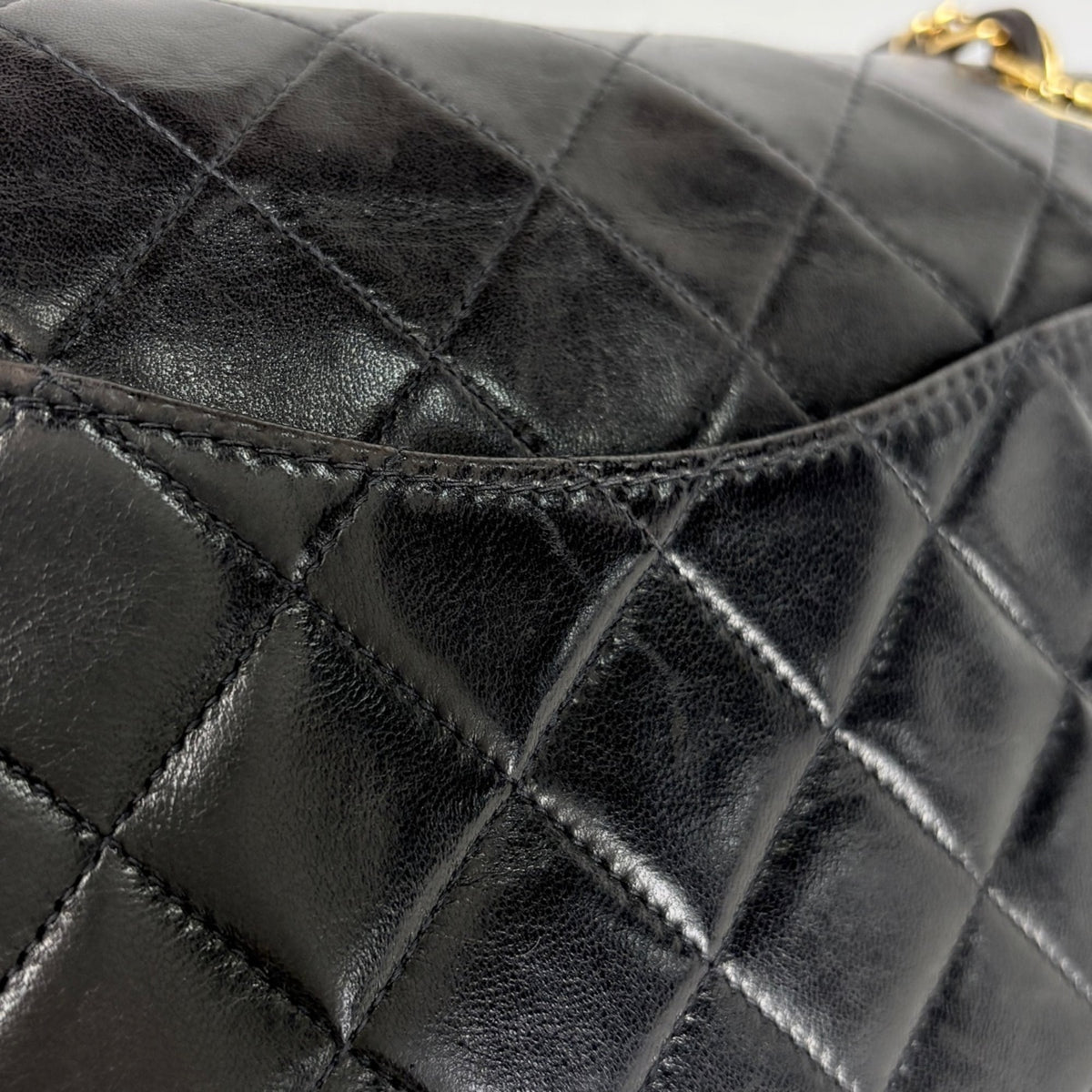 Chanel Matelasse Black Leather Shoulder Bag (Pre-Owned)
