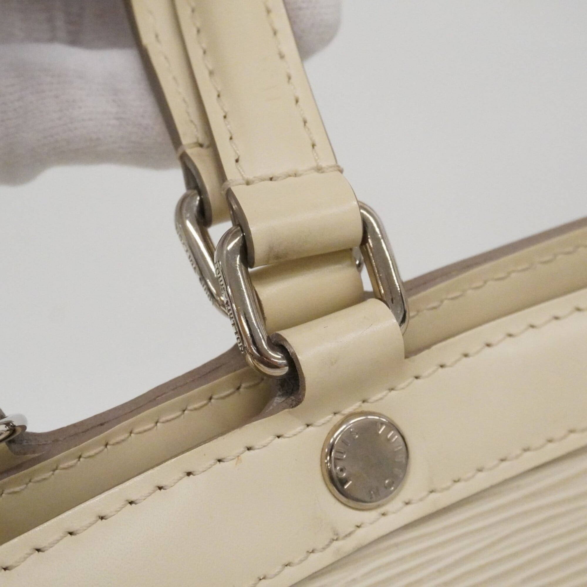Louis Vuitton Lv Off White Handbag (Pre-Owned)
