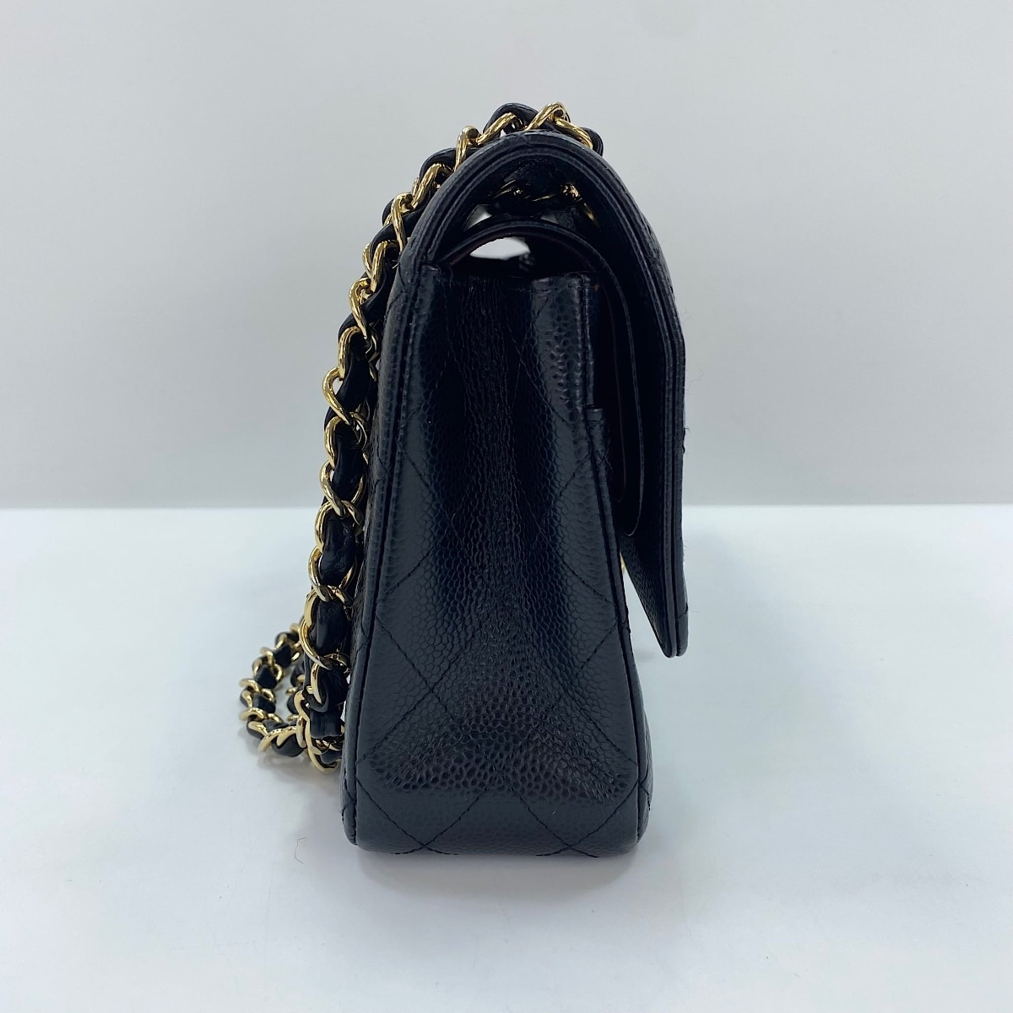 Chanel Black Shoulder Bag (Pre-Owned)