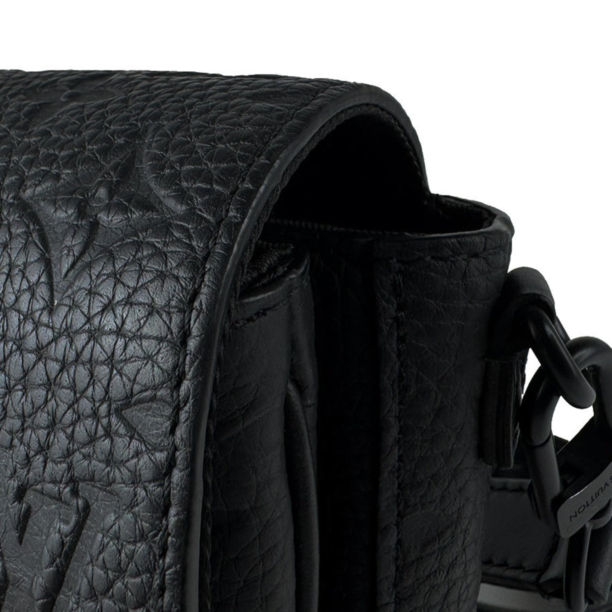 Louis Vuitton Black Leather Shoulder Bag (Pre-Owned)