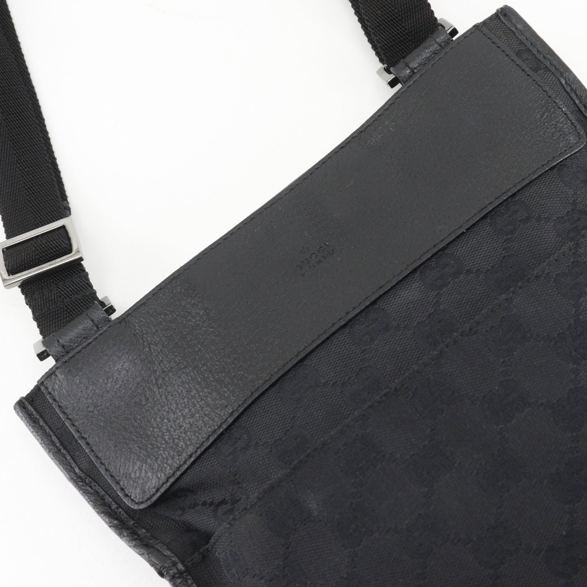 Gucci Gg Canvas Black Gg Canvas Shoulder Bag (Pre-Owned)
