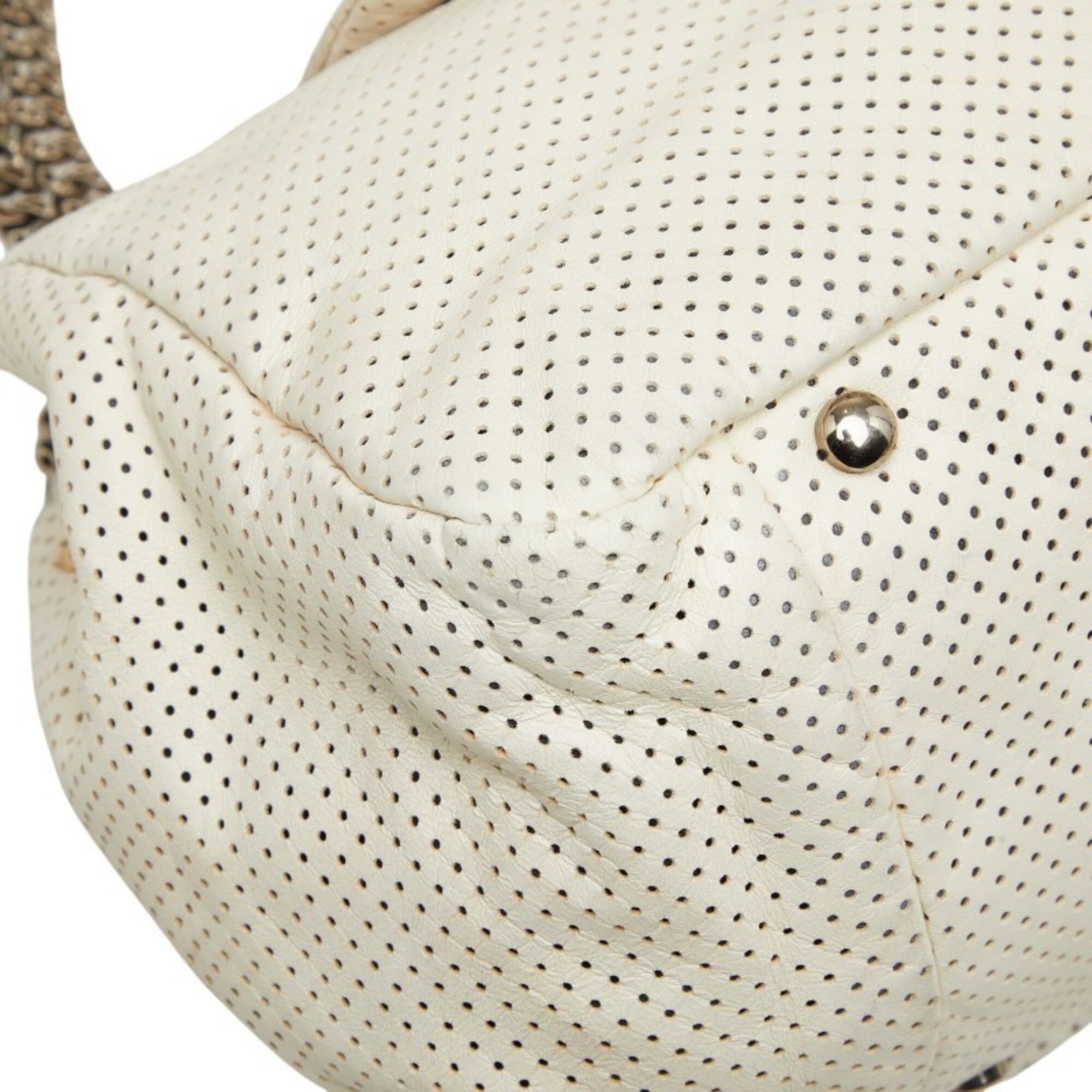 Chanel Off-White Leather Shoulder Bag (Pre-Owned)
