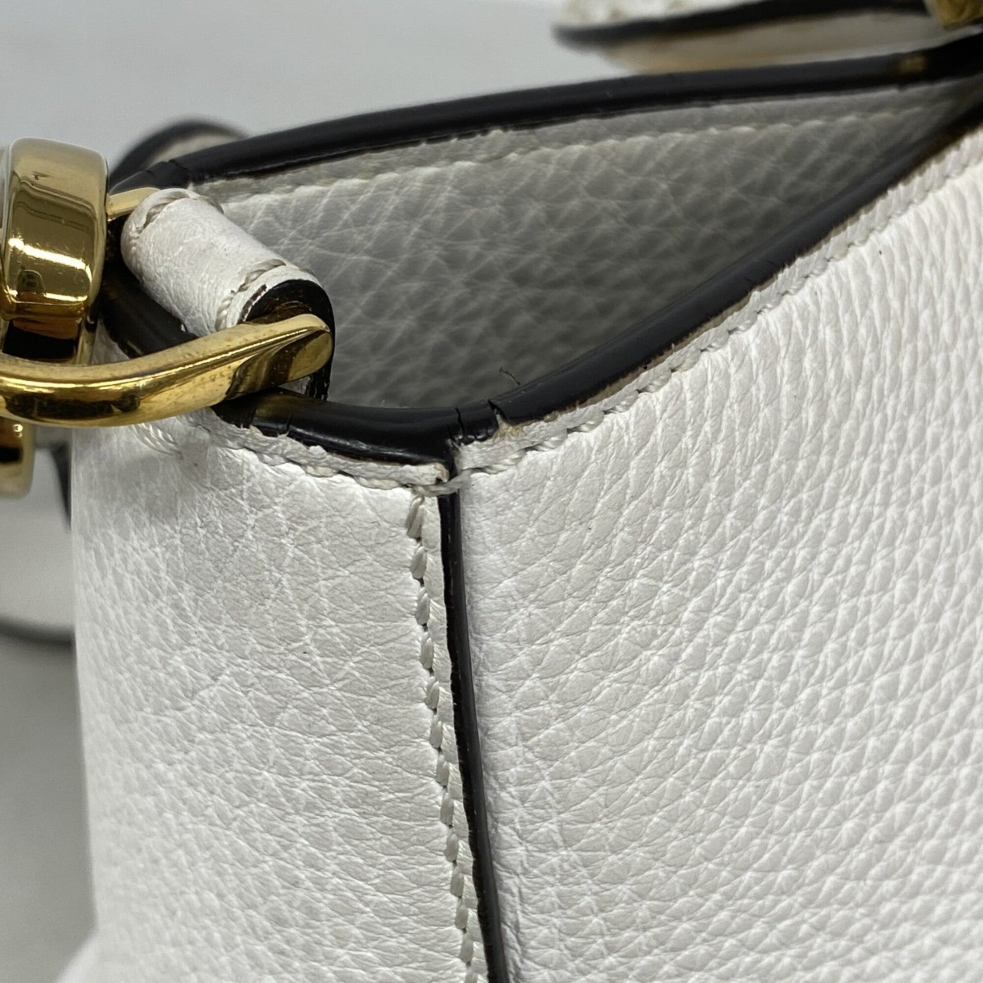 Fendi White Leather Handbag (Pre-Owned)