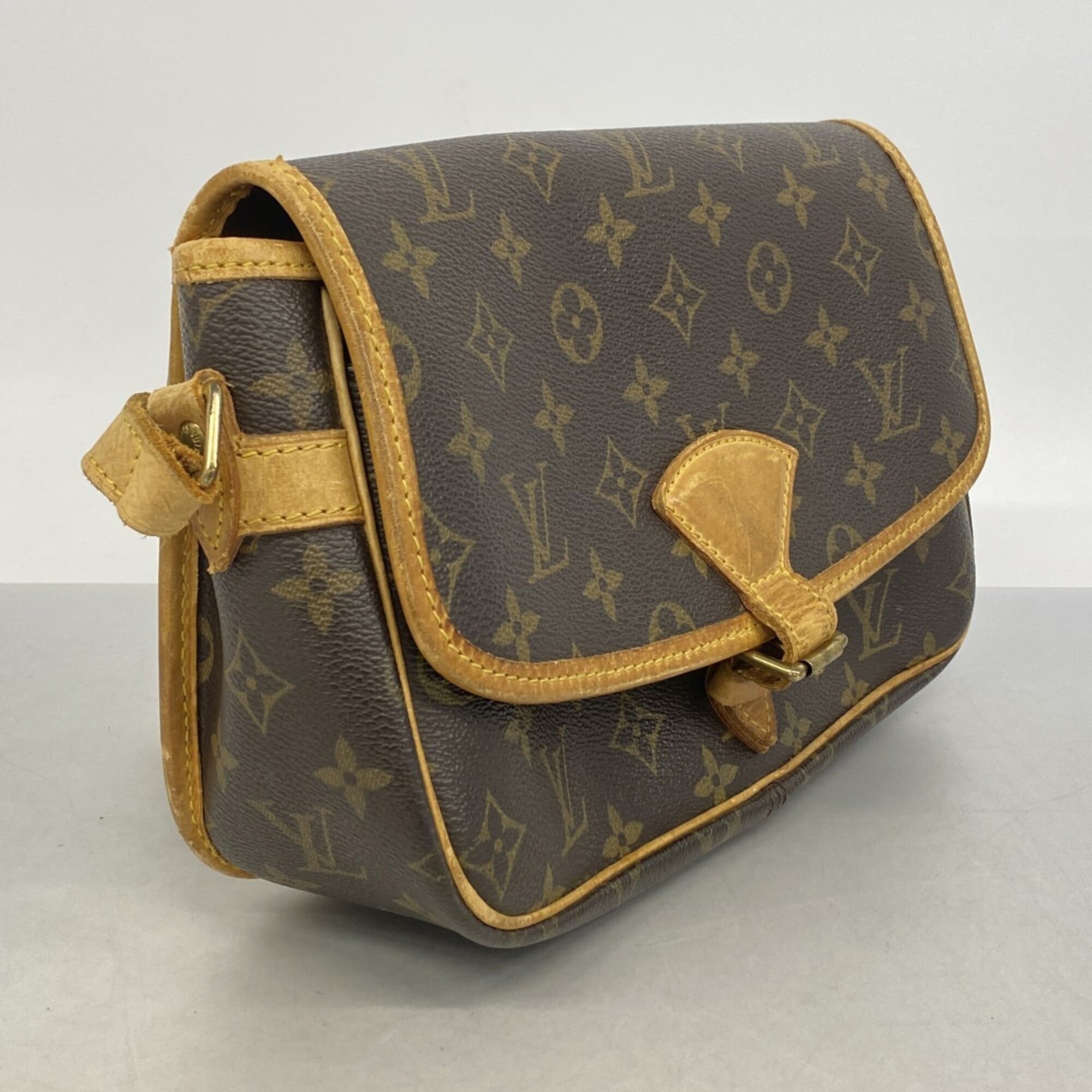 Louis Vuitton Brown Shoulder Bag (Pre-Owned)