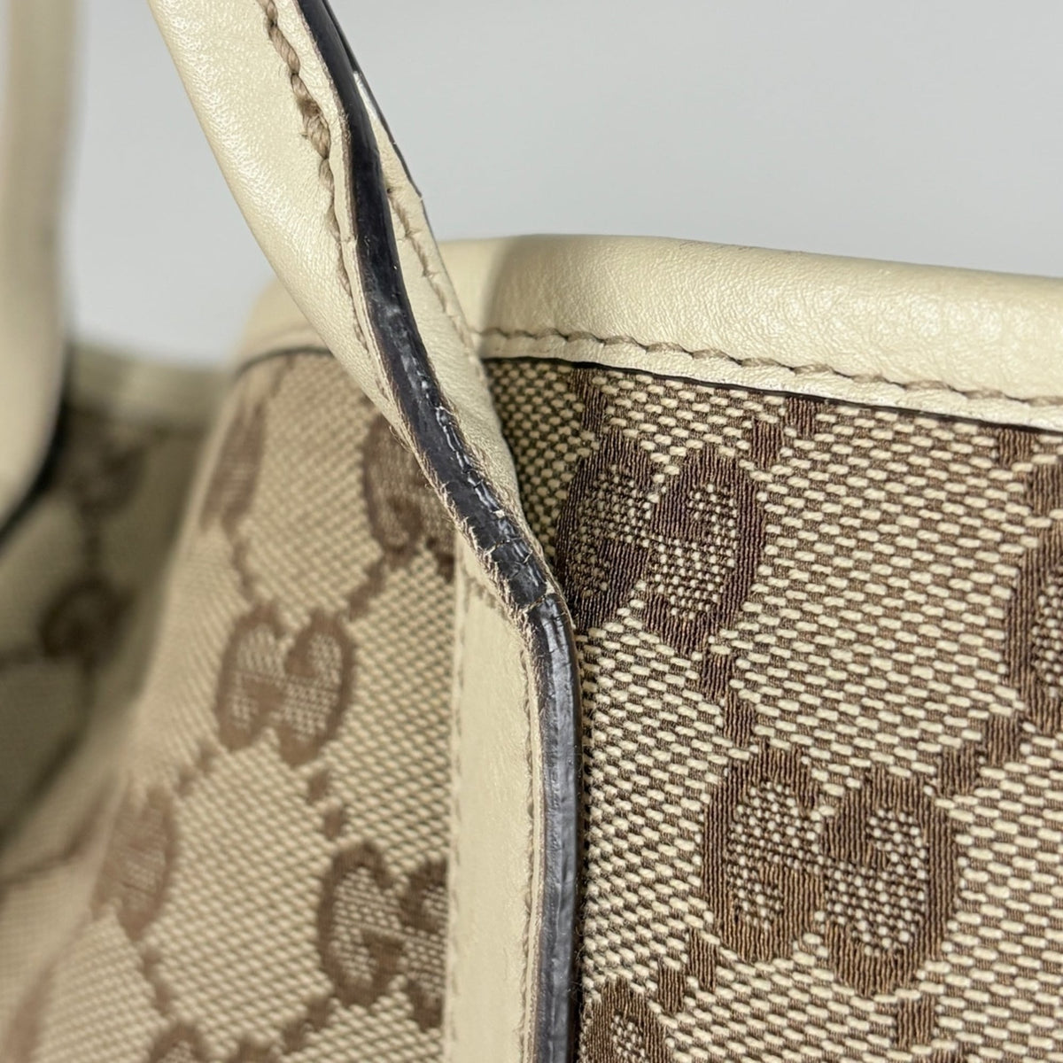 Gucci Beige White Gg Canvas Leather Tote Bag (Pre-Owned)