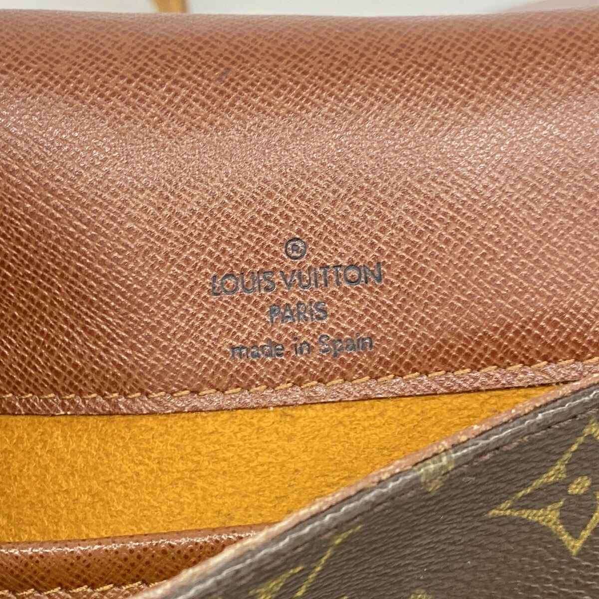 Louis Vuitton Brown Shoulder Bag (Pre-Owned)