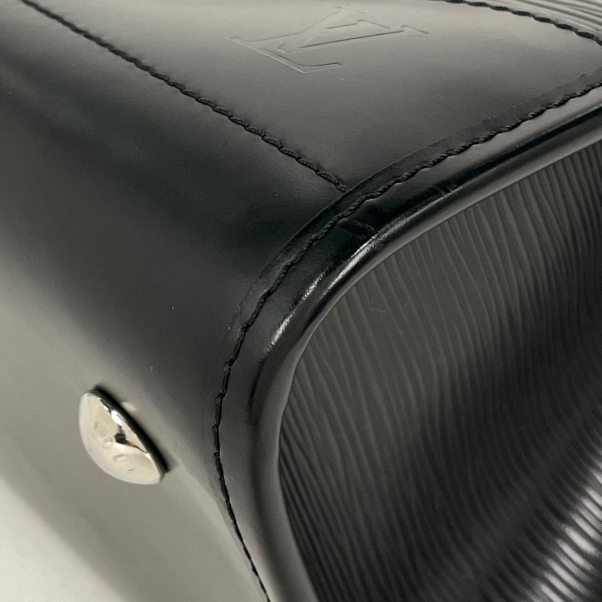 Louis Vuitton Black Noir Epi Leather Handbag Shoulder Bag (Pre-Owned)