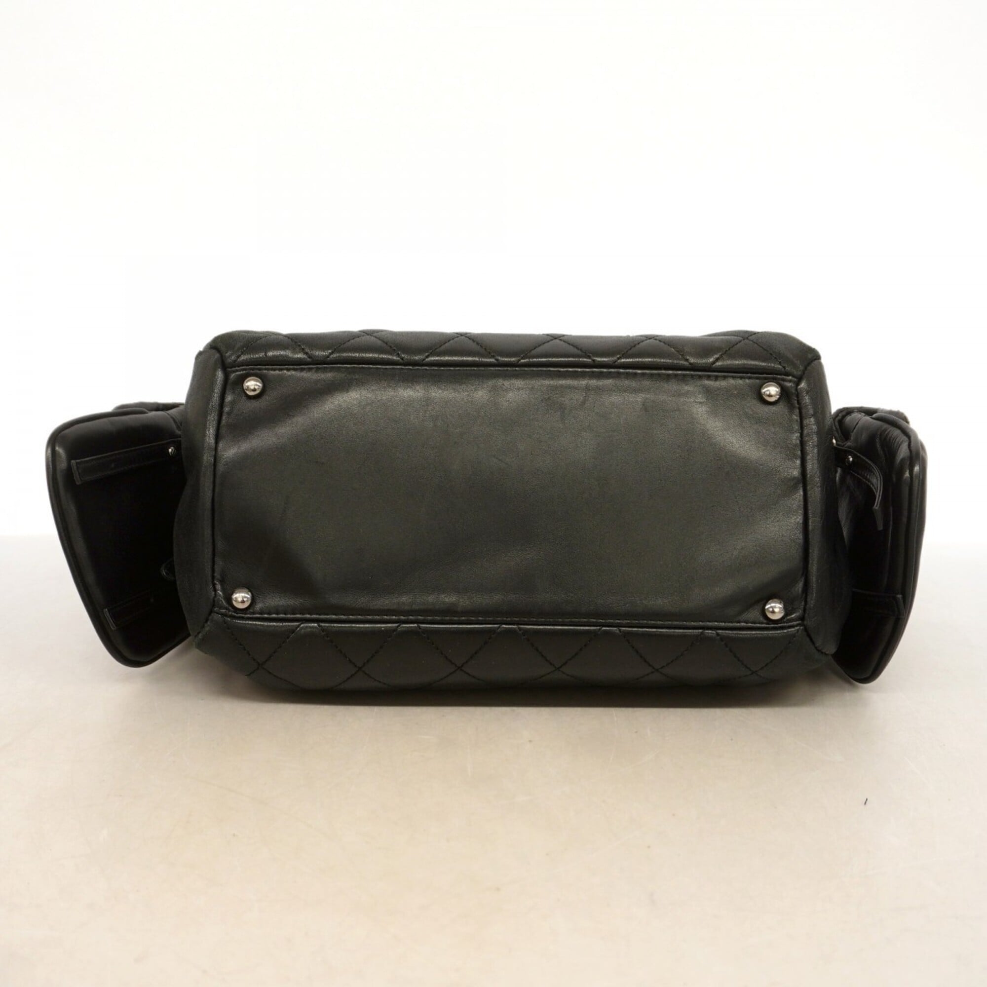 Chanel Black Leather Handbag (Pre-Owned)