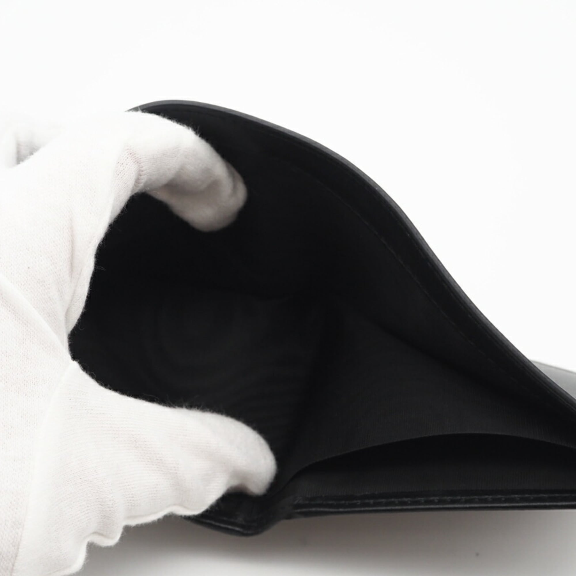 Gucci Black Leather Bill Wallet (Bi-Fold) (Pre-Owned)