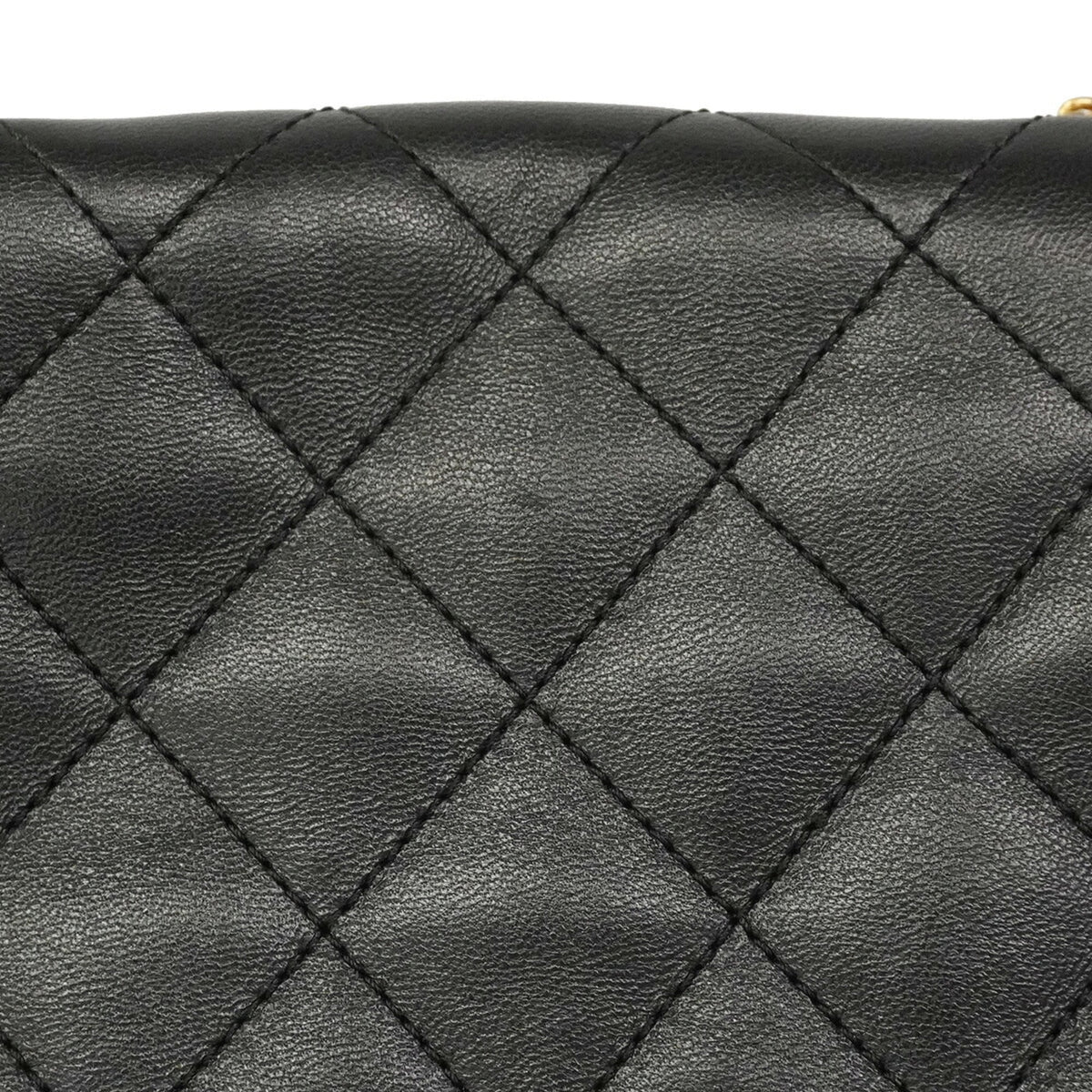 Chanel Black Leather Shoulder Bag (Pre-Owned)