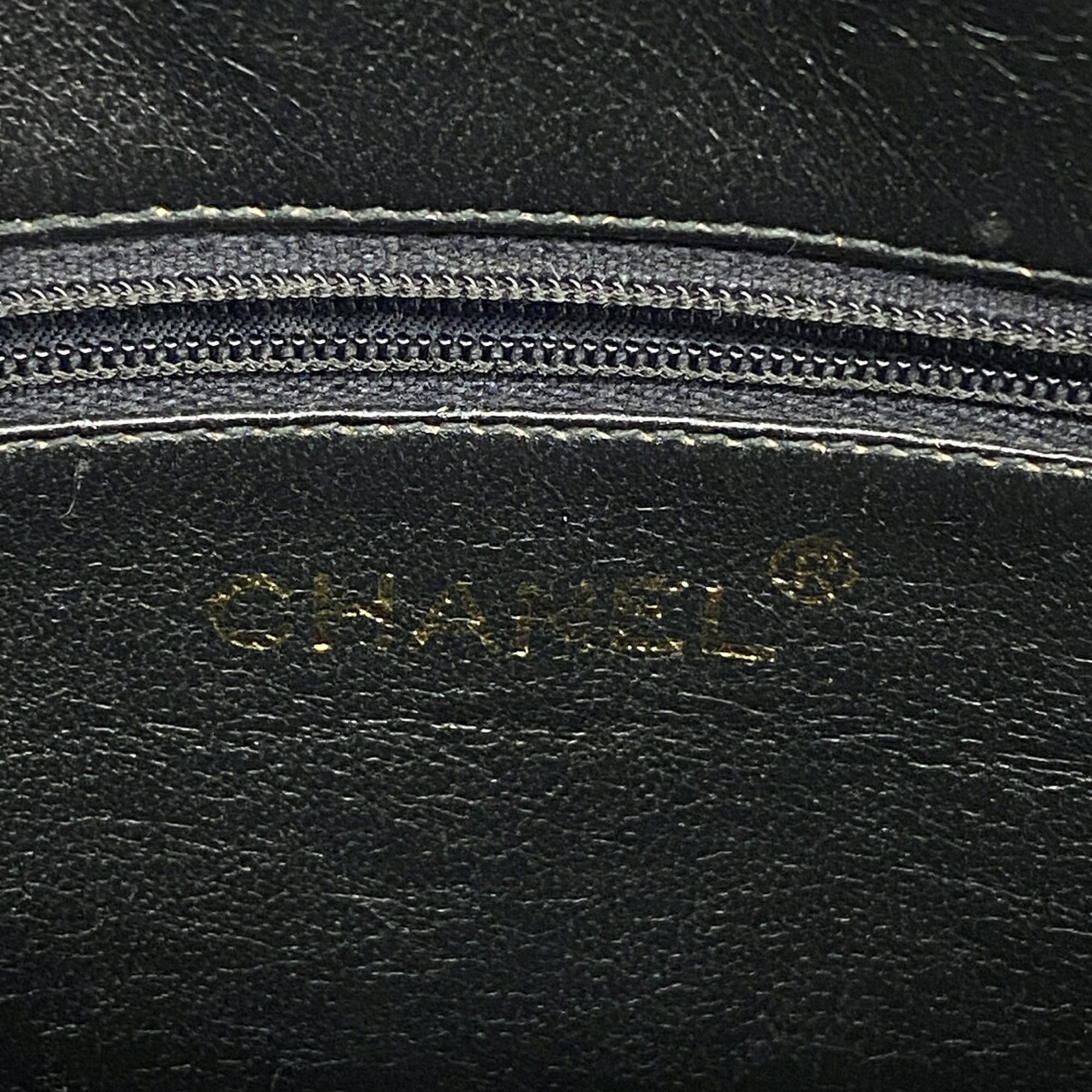 Chanel Black Leather Shoulder Bag (Pre-Owned)