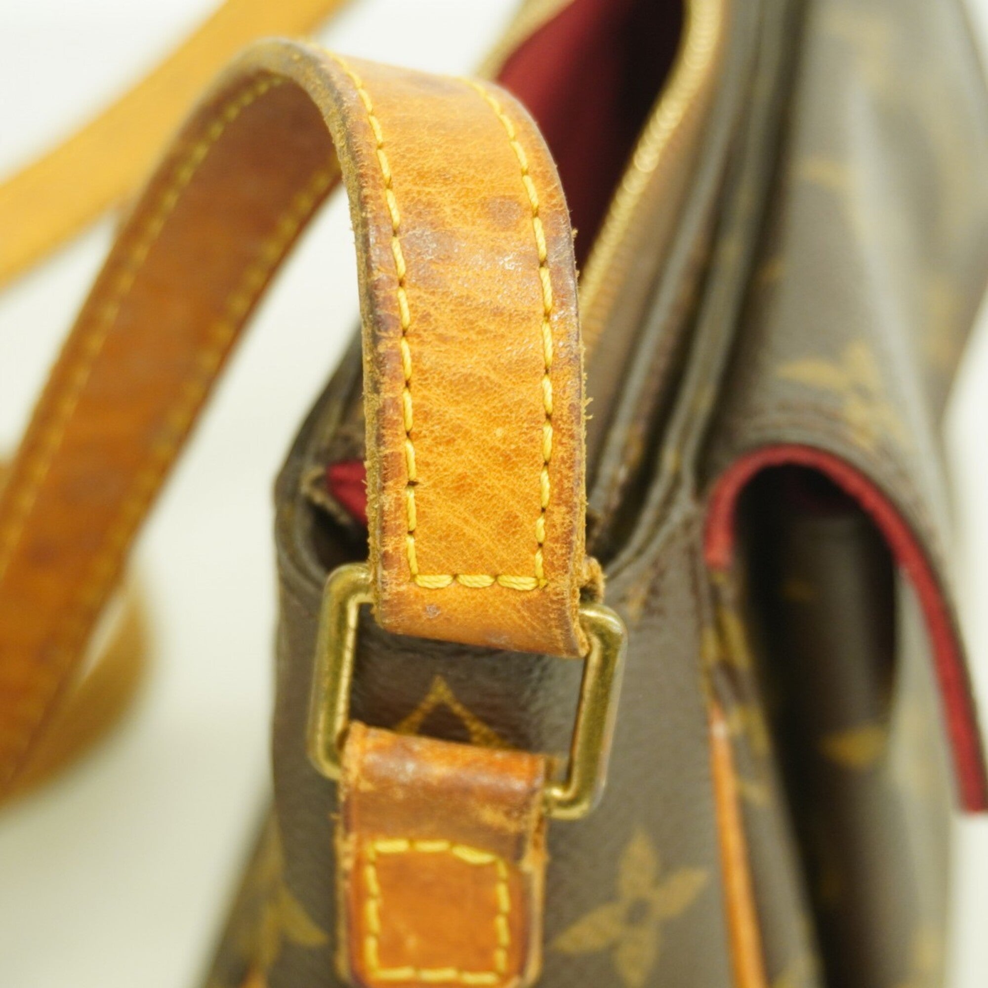 Louis Vuitton Brown Shoulder Bag (Pre-Owned)