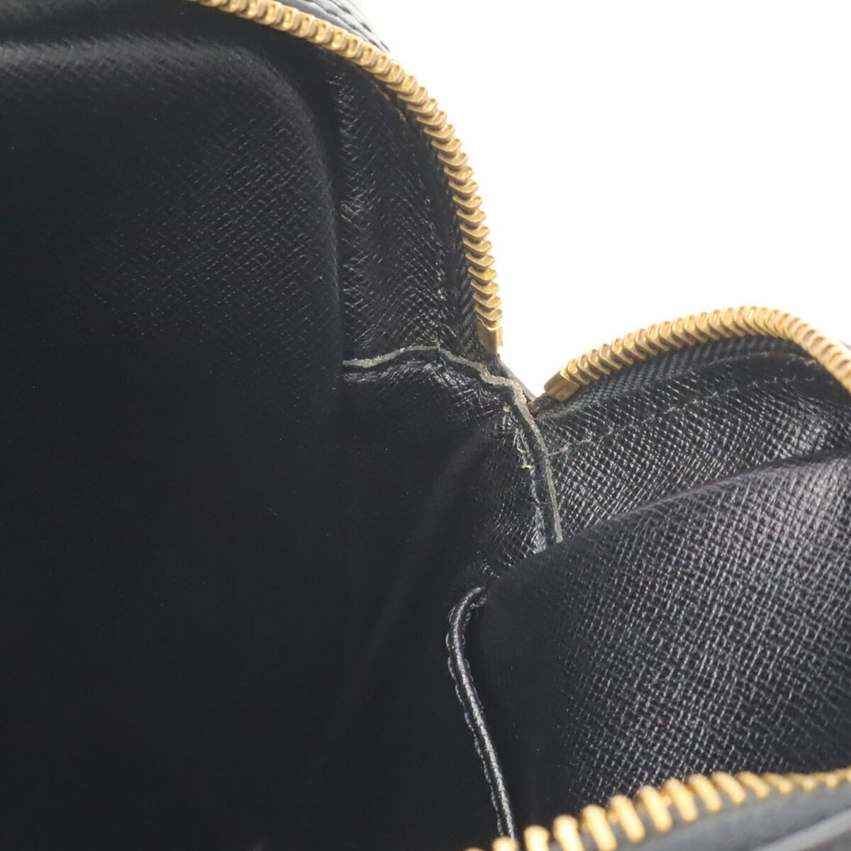 Louis Vuitton Black Noir Epi Leather Pochette Shoulder Bag (Pre-Owned)
