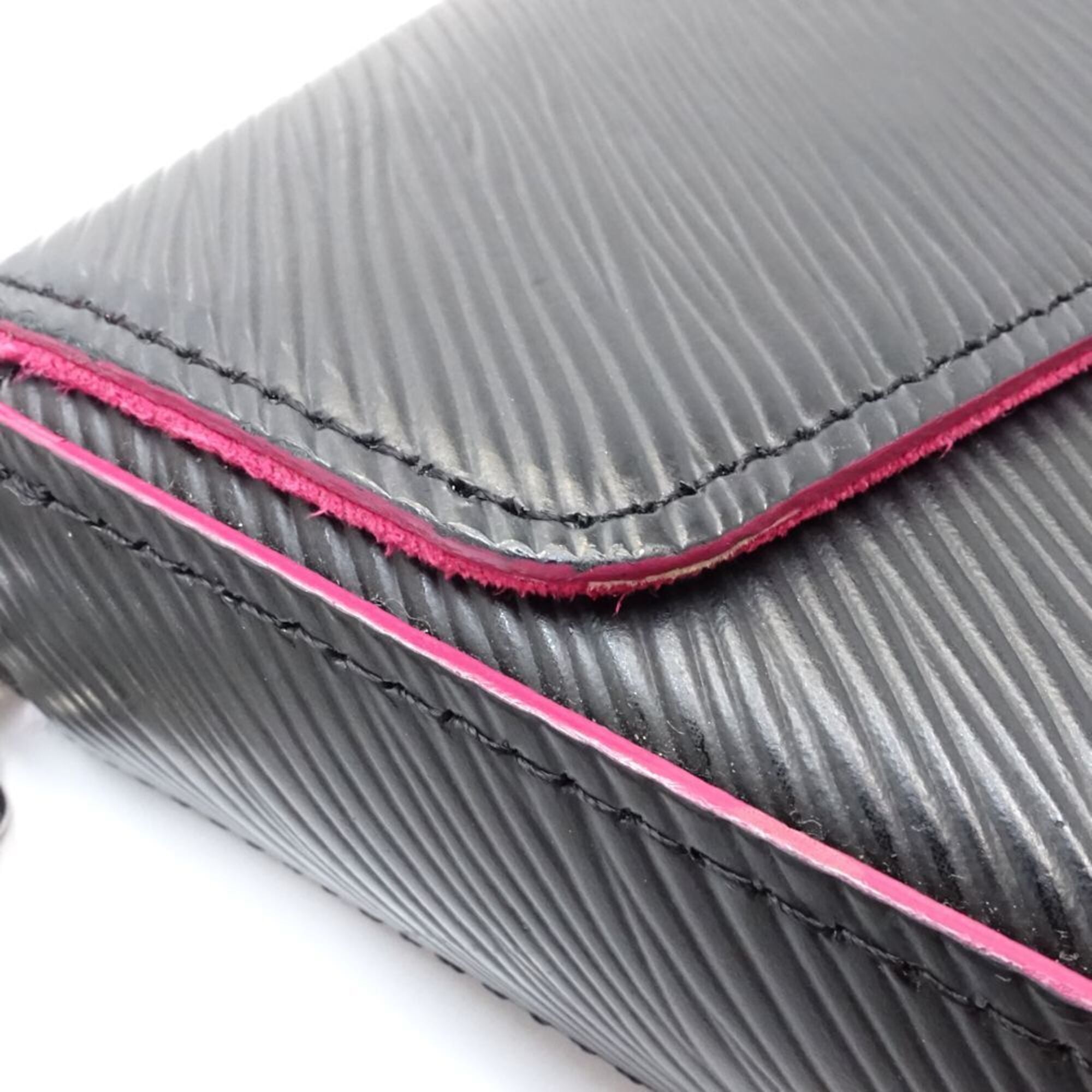 Louis Vuitton Epi Hot Pink Noir Epi Leather Pochette (Pre-Owned)