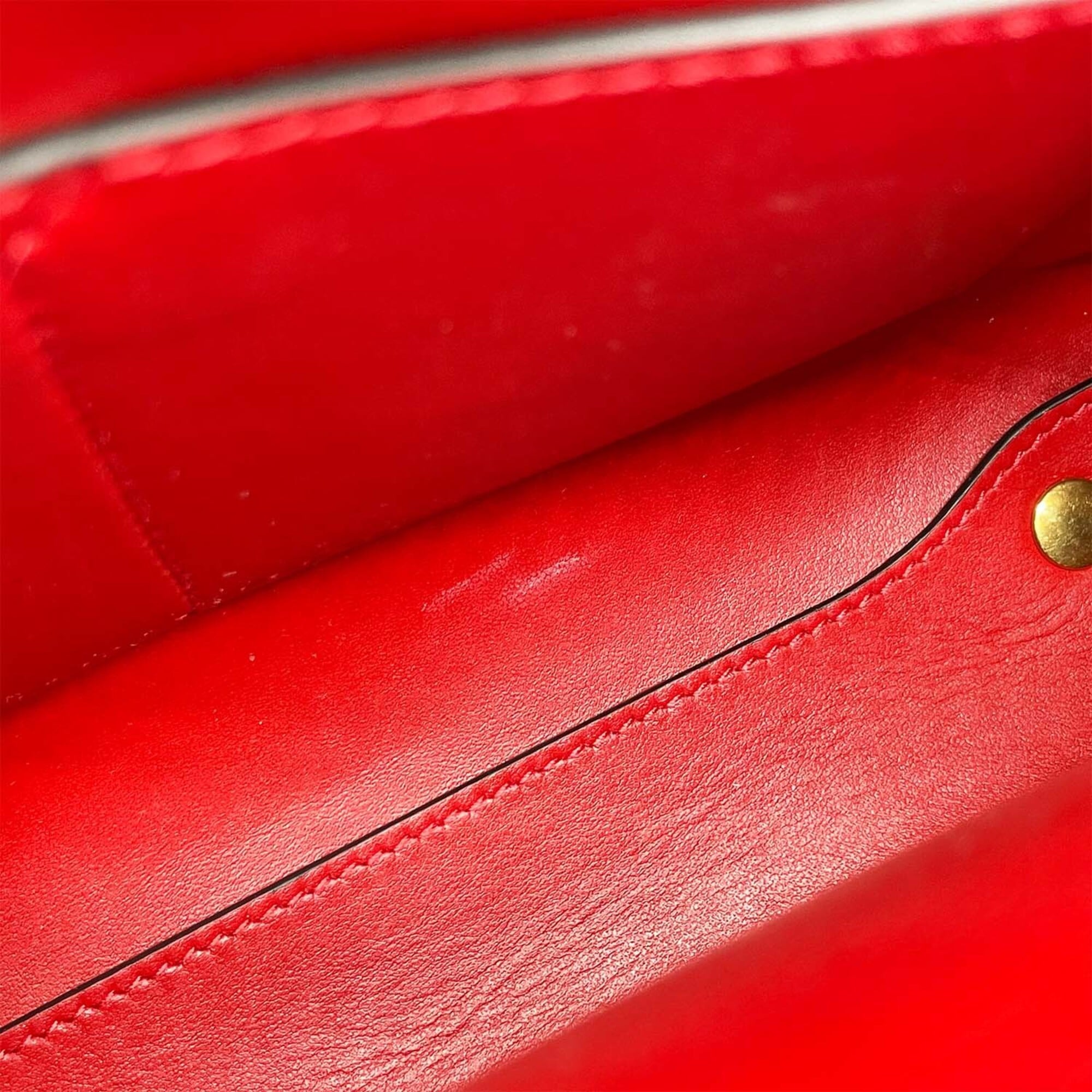 Salvatore Ferragamo Red Color Leather Shoulder Bag (Pre-Owned)