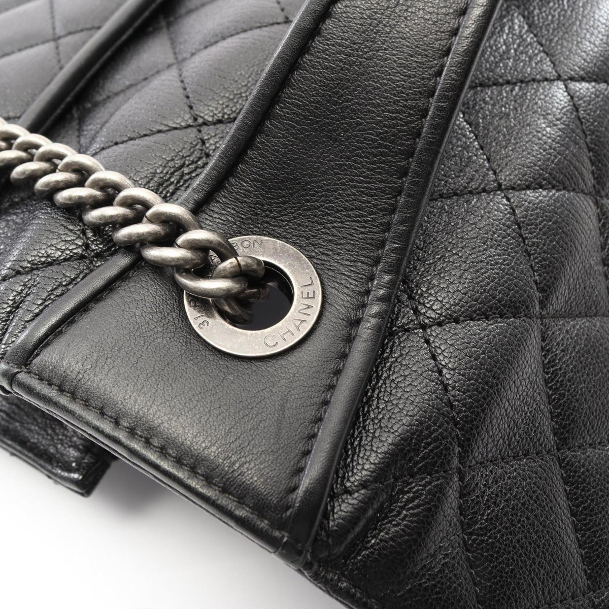 Chanel Black Grained Calfskin Handbag Shoulder Bag (Pre-Owned)