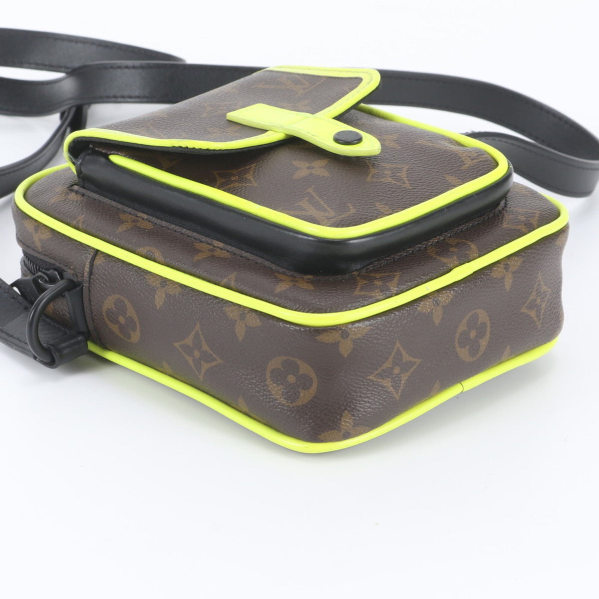 Louis Vuitton Brown Leather Coated Canvas Shoulder Bag (Pre-Owned)