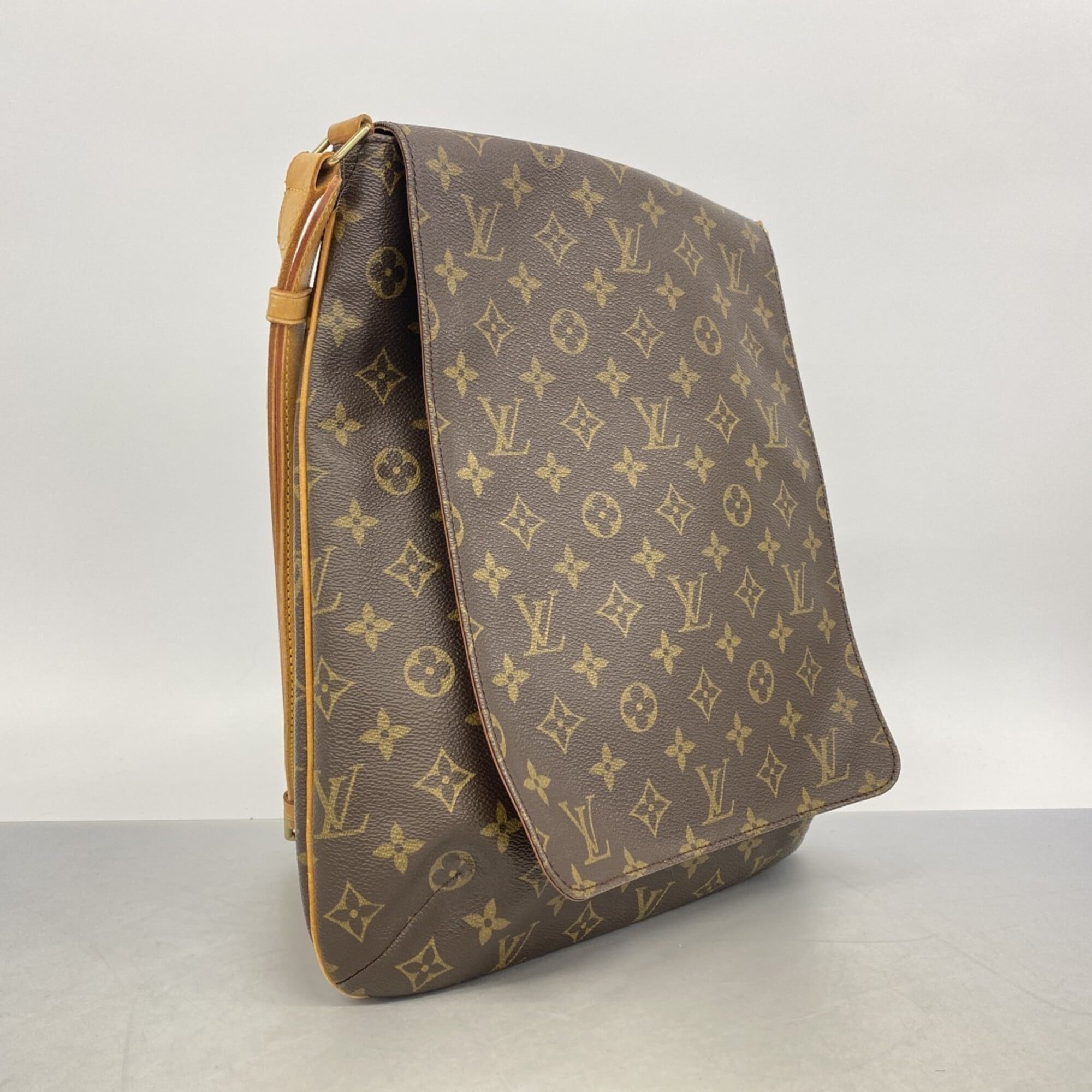 Louis Vuitton Brown Shoulder Bag (Pre-Owned)