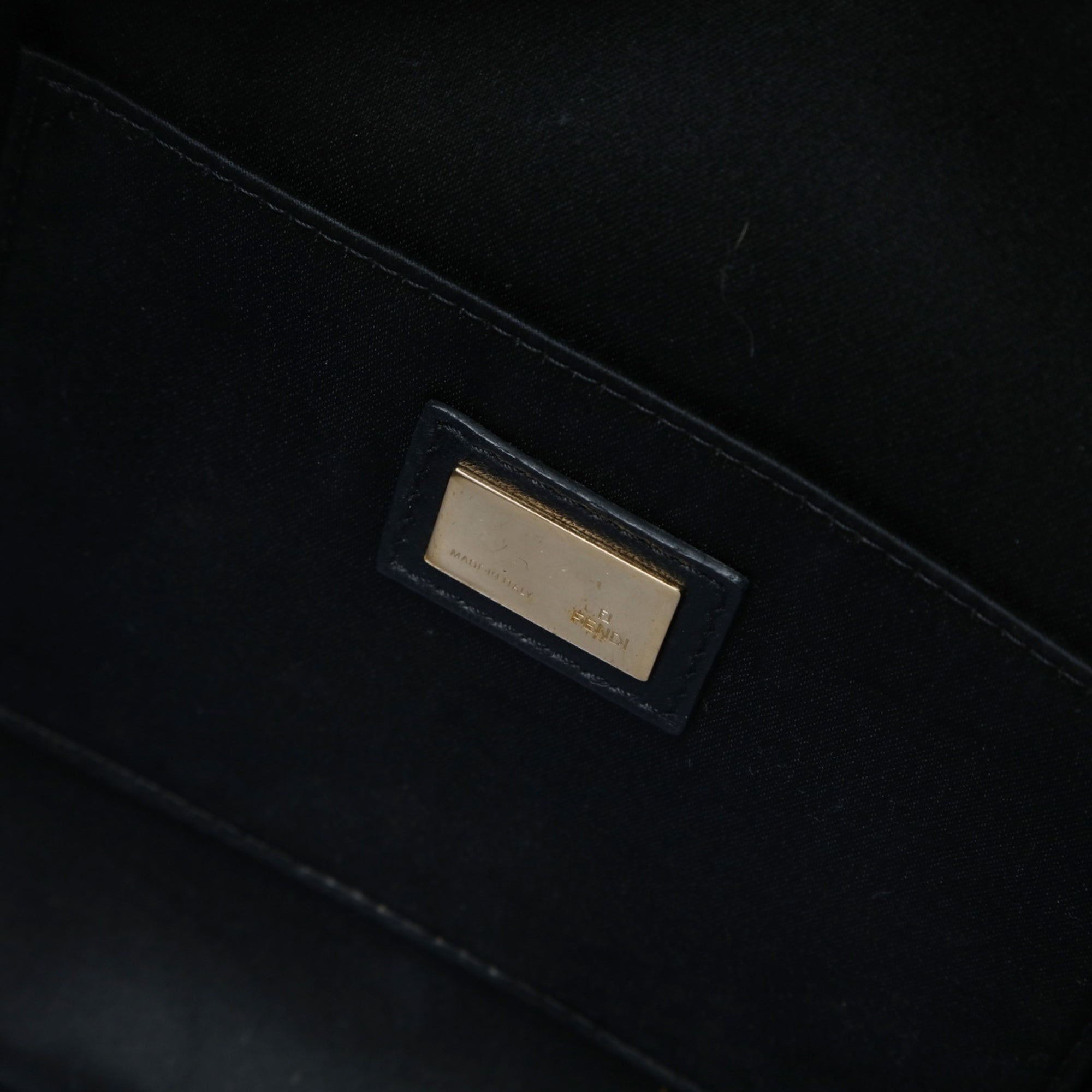 Fendi Black Leather Shoulder Bag (Pre-Owned)