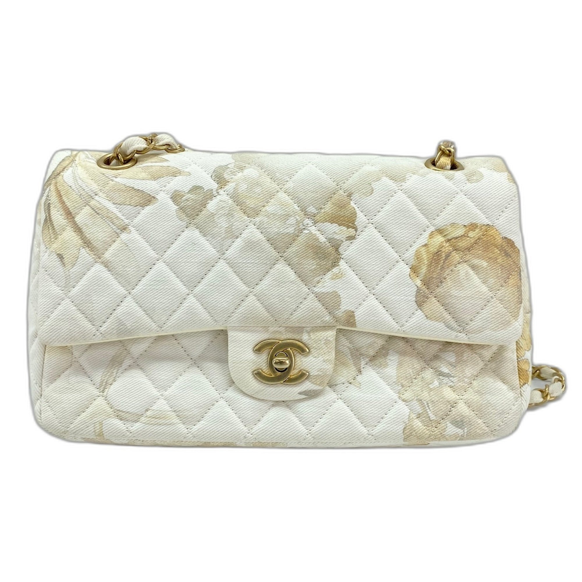 Chanel Matelasse White Canvas Shoulder Bag (Pre-Owned)