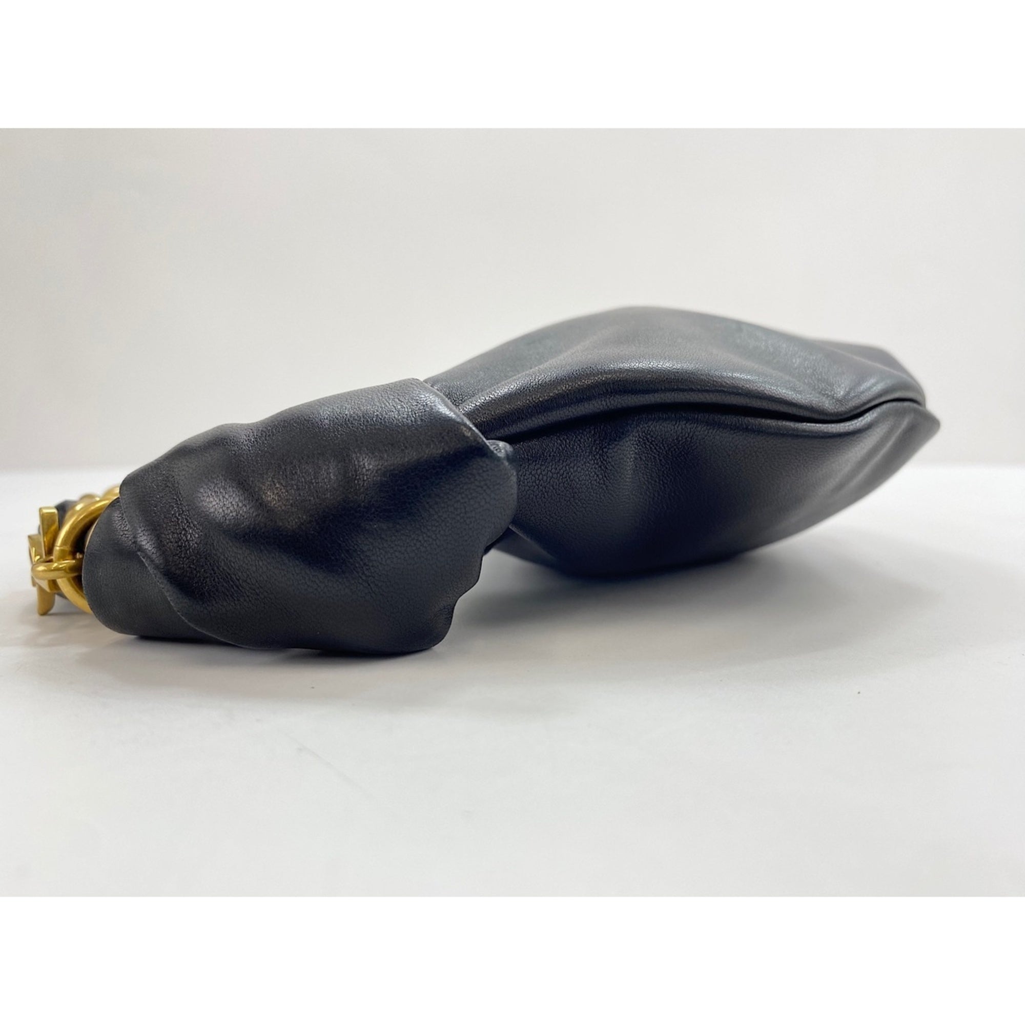 Yves Saint Laurent Black Handbag (Pre-Owned)