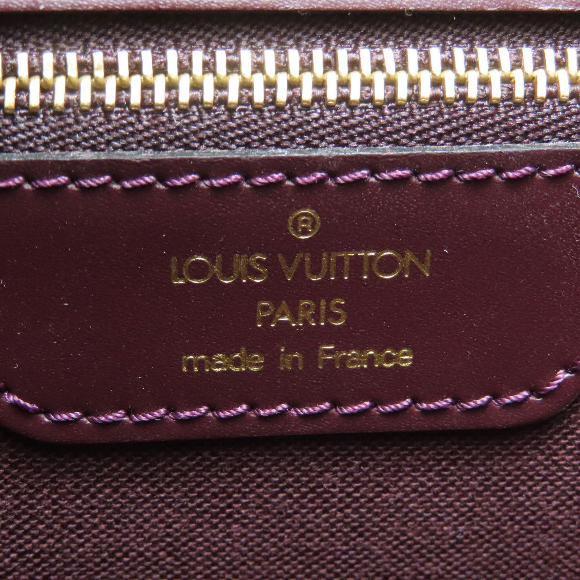 Louis Vuitton Acajou Taiga Leather Leather Shoulder Bag (Pre-Owned)