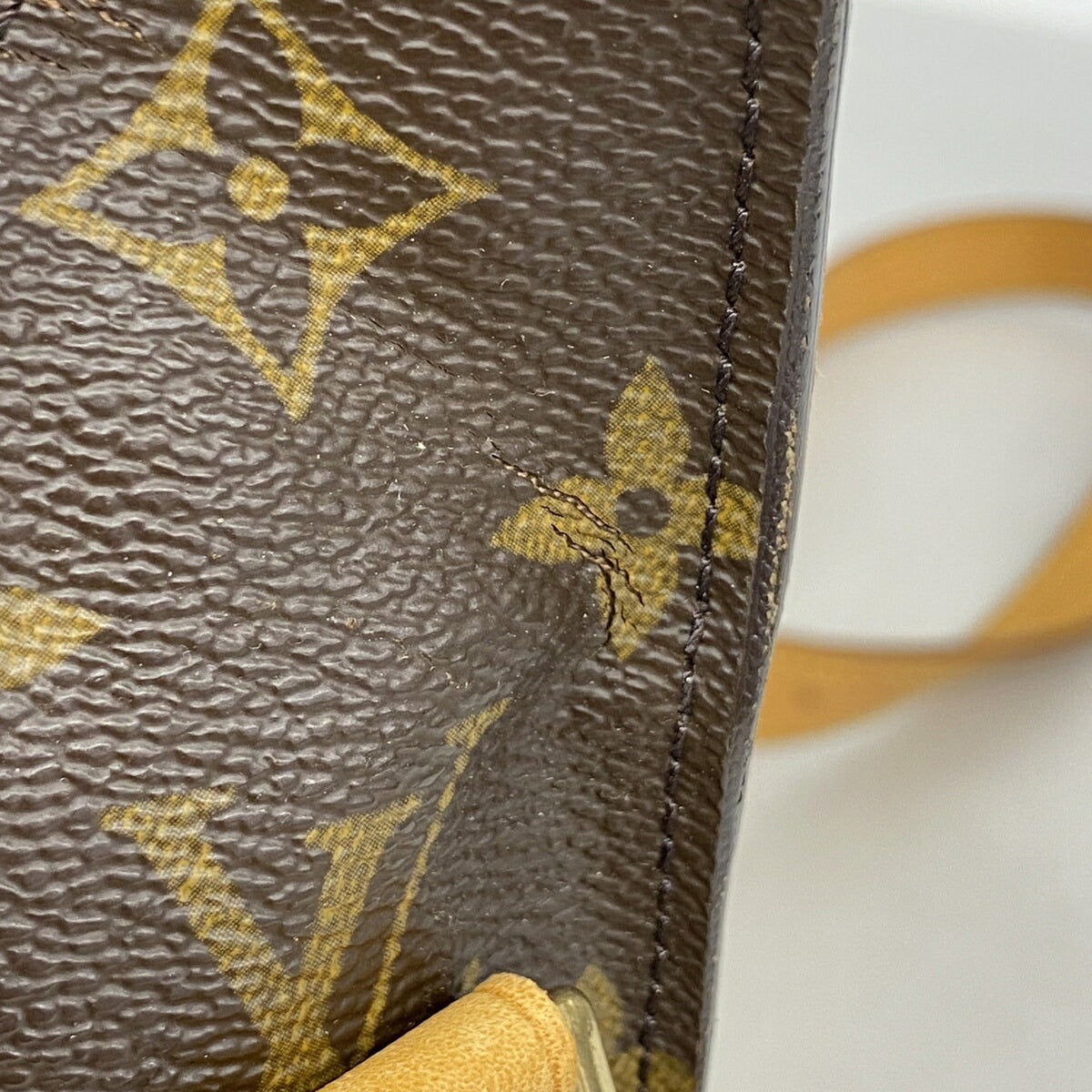 Louis Vuitton Brown Shoulder Bag (Pre-Owned)