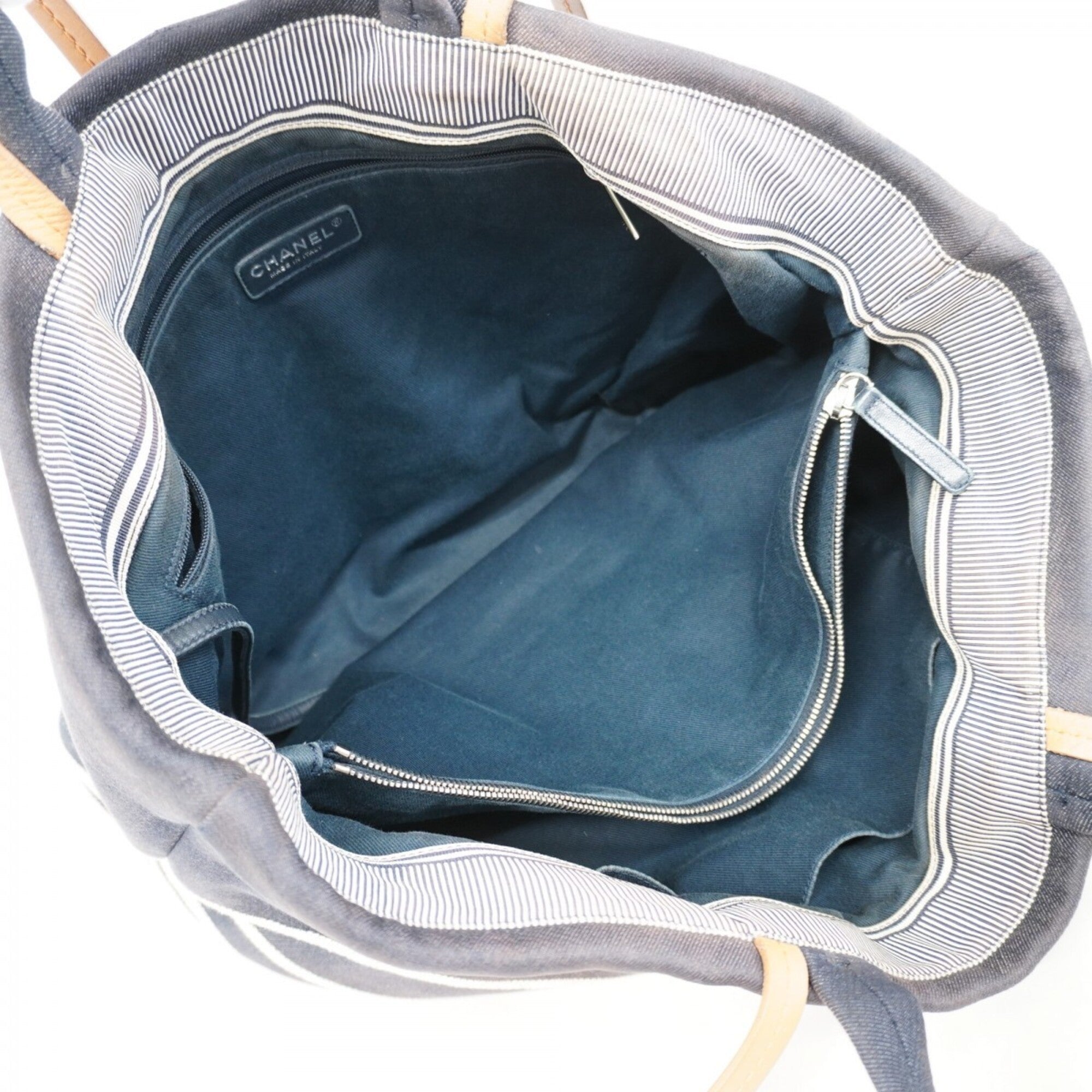 Chanel Navy Denim Handbag (Pre-Owned)