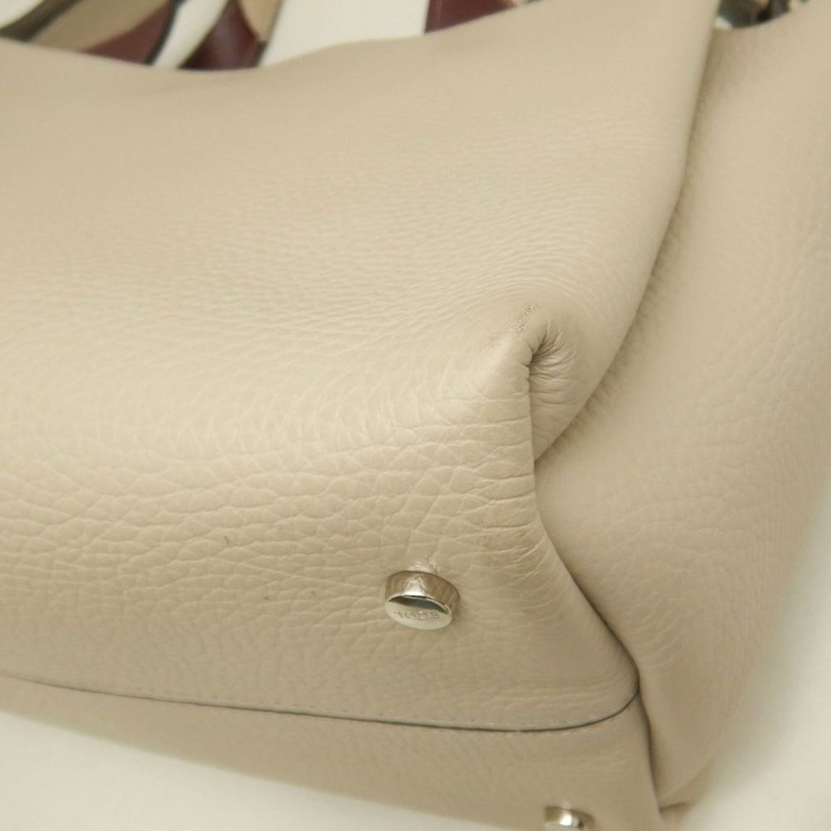 Tod's Cream Leather Handbag (Pre-Owned)