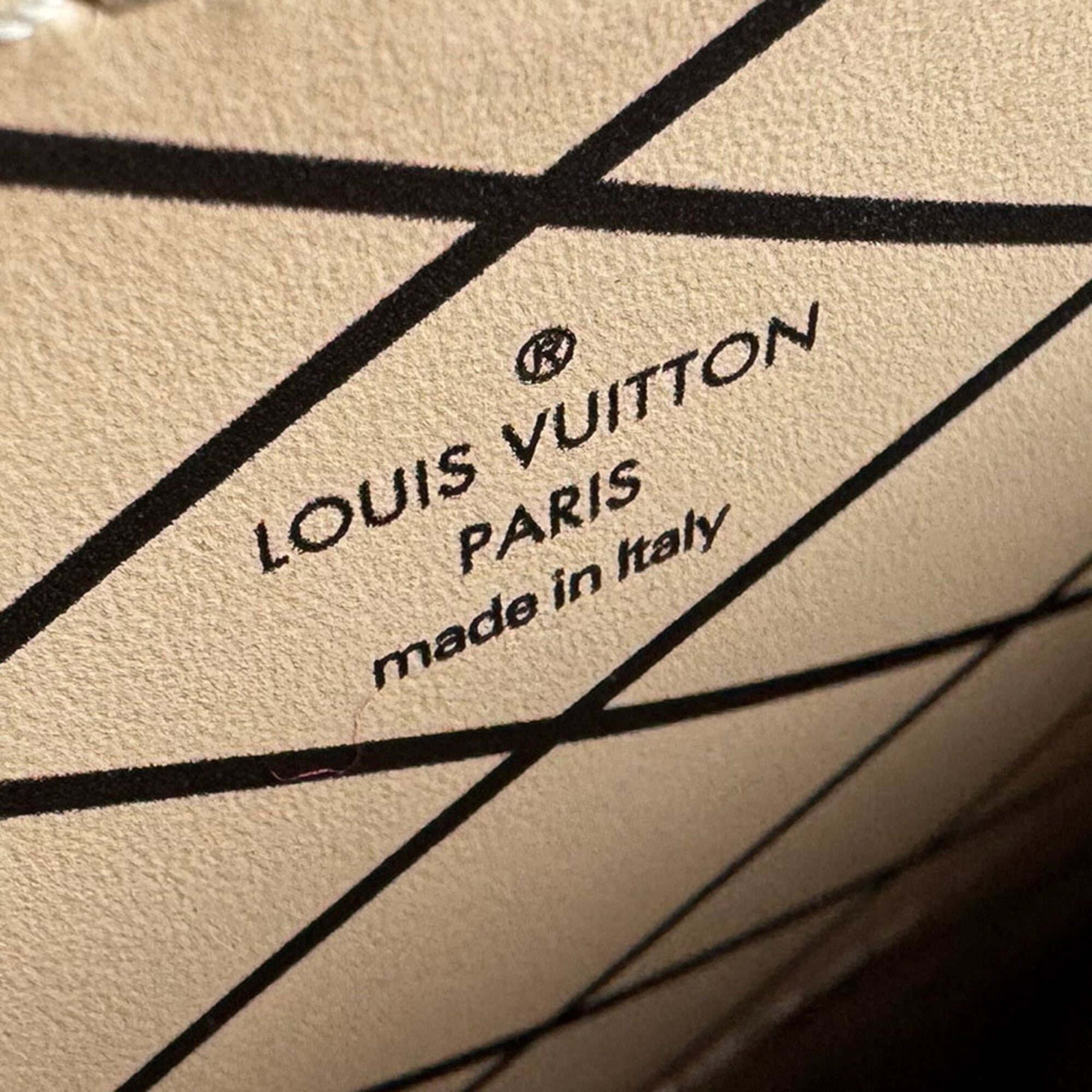 Louis Vuitton Black Epi Leather Pochette Shoulder Bag (Pre-Owned)