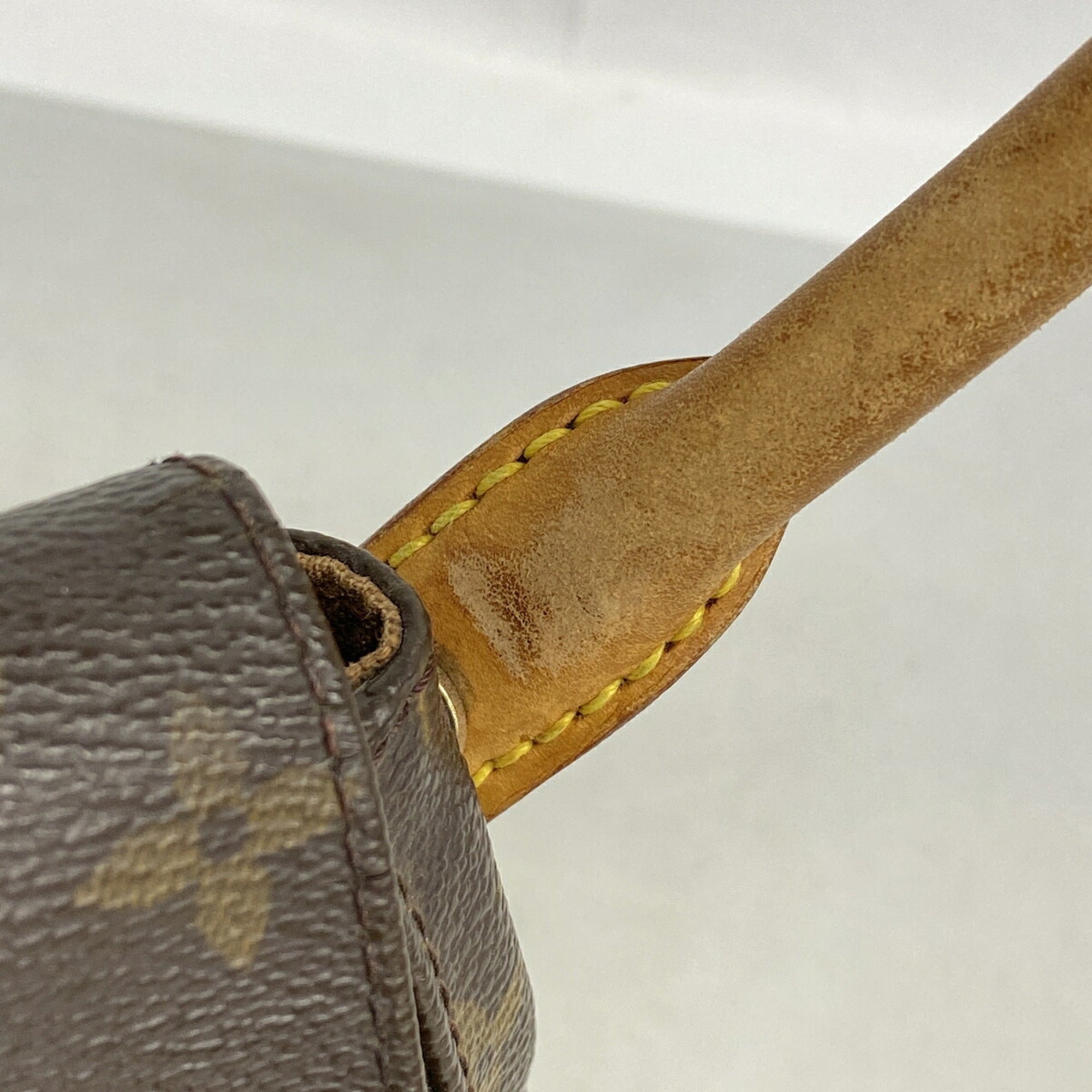 Louis Vuitton Brown Shoulder Bag (Pre-Owned)